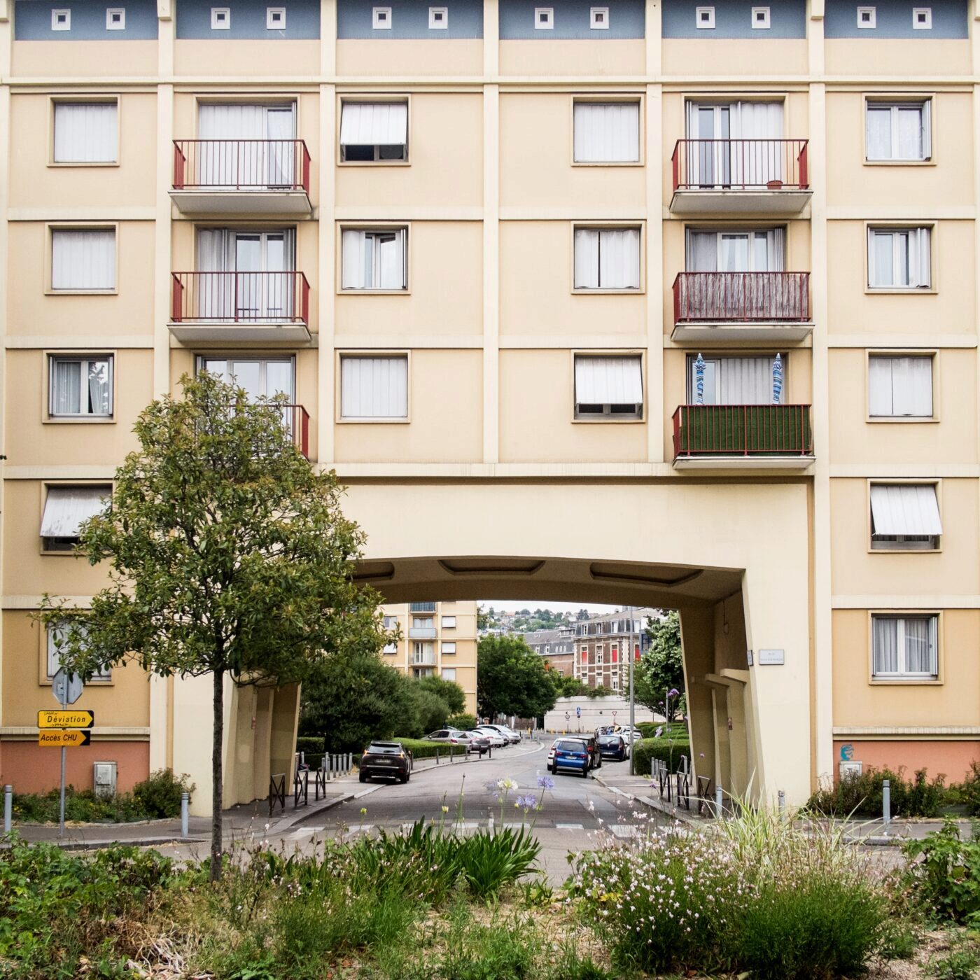 ET VOUS, VOUS HABITEZ OÙ ?