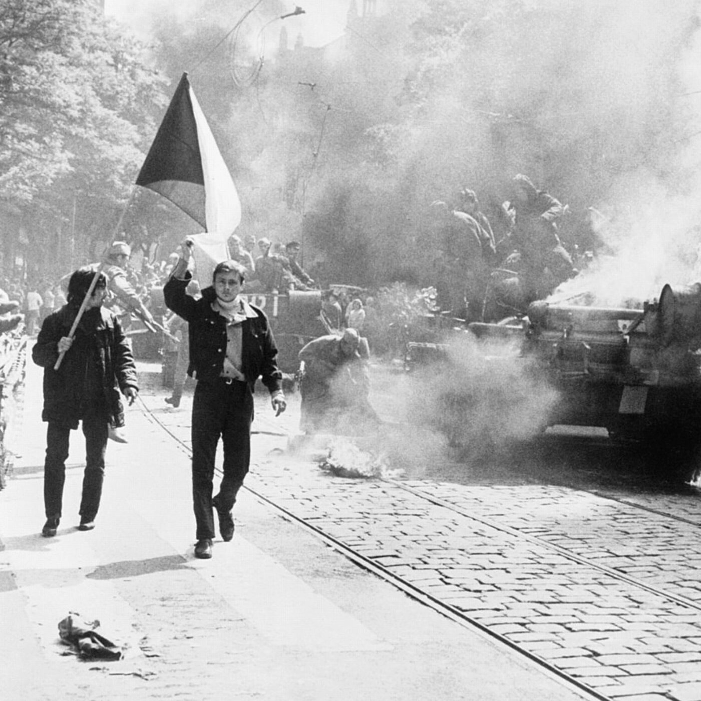 21 août 1968: Printemps de Prague, les chars soviétiques entre dans la ville episode artwork