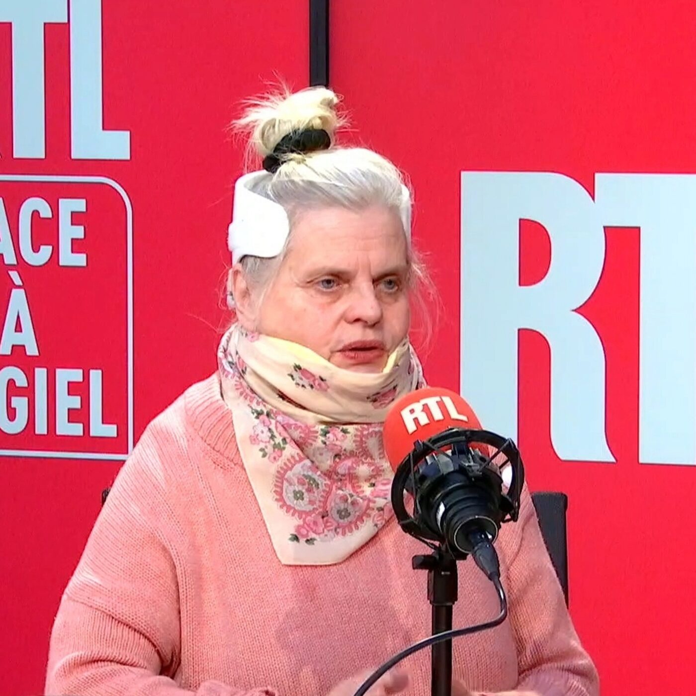 EXTRAIT - Isabelle Nanty revient sur son accident de la route : "Je me suis dit 'c'est à ce moment-là que je vais mourir'"