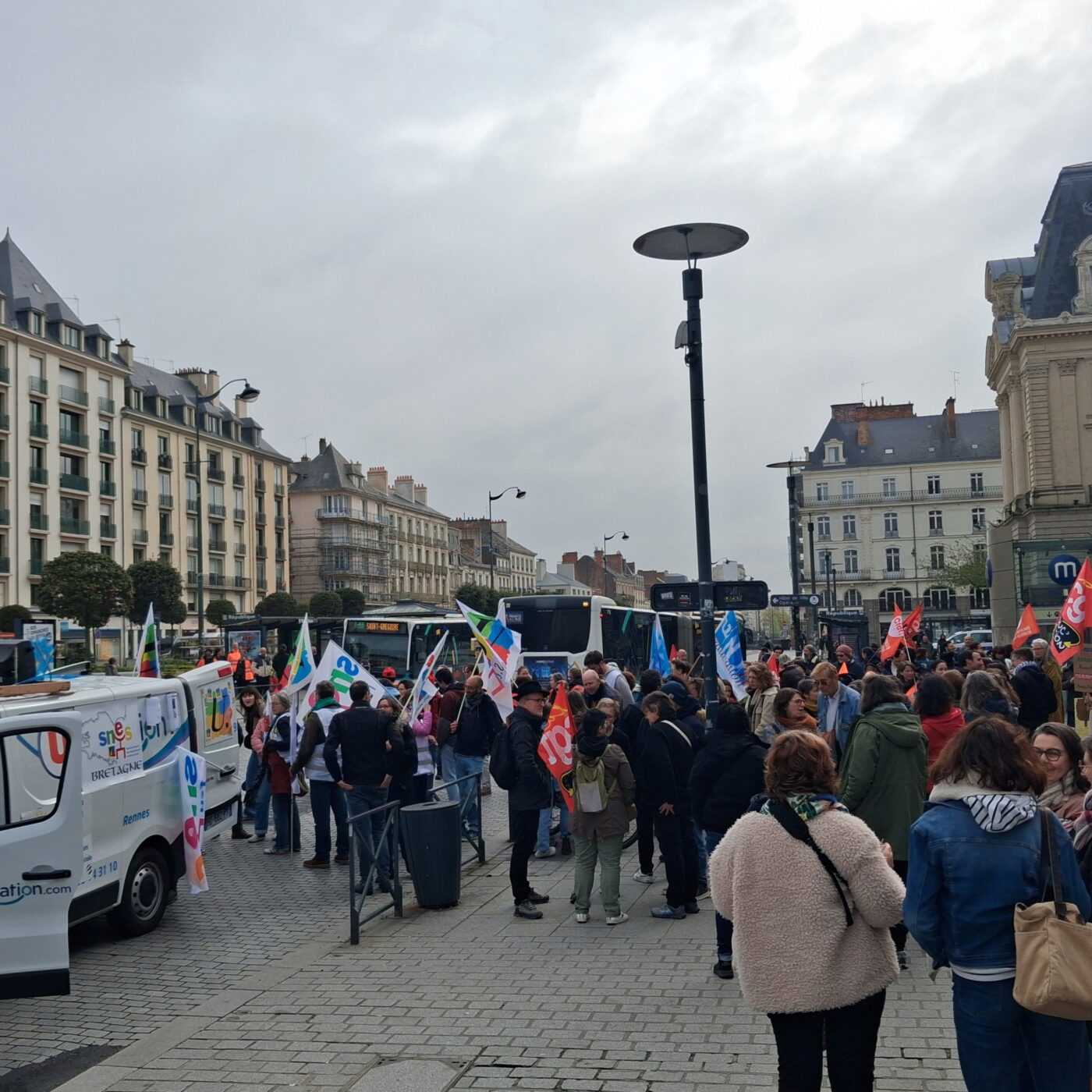 Cartes scolaires en Bretagne : Les syndicats mobilisés hier à Rennes episode artwork