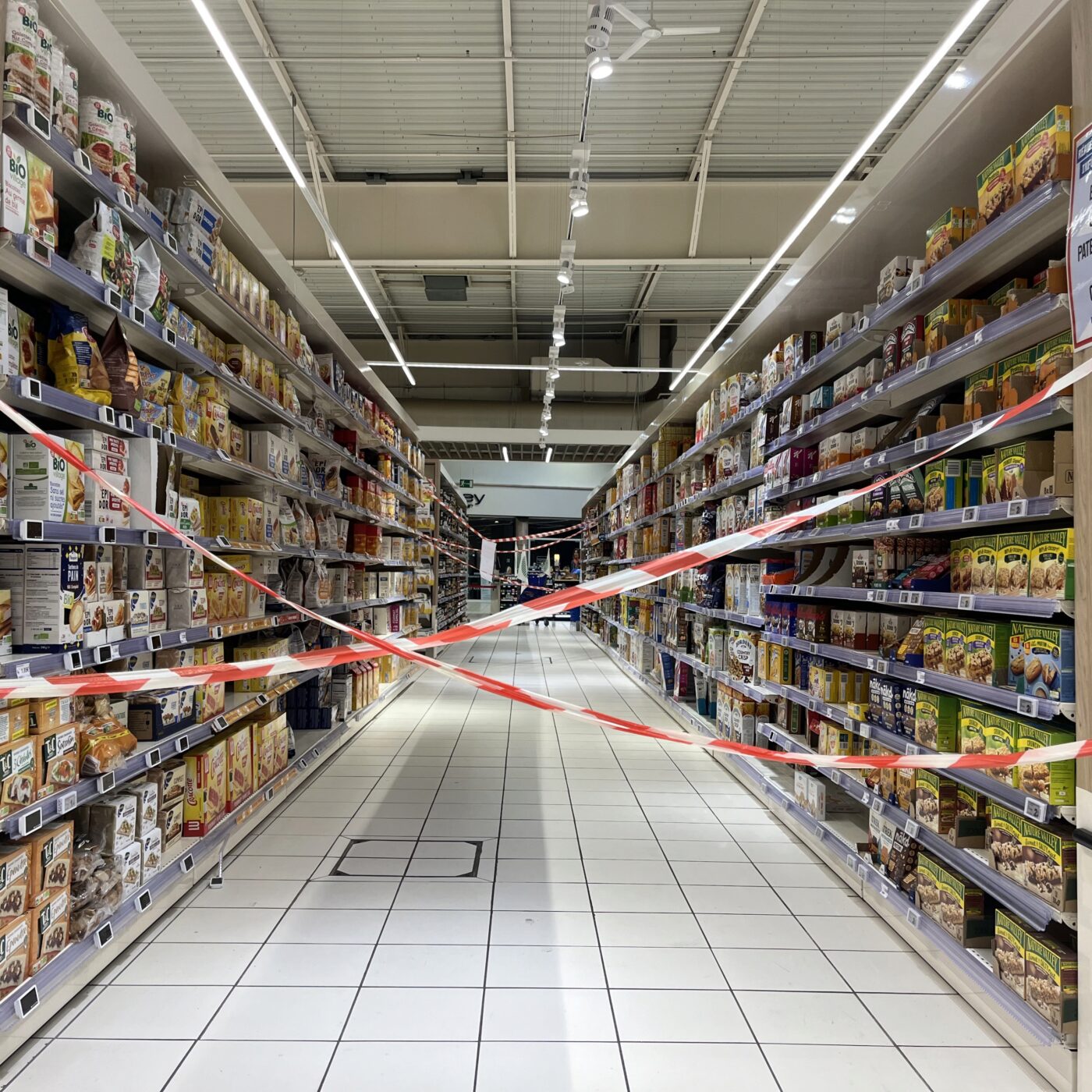 A Blois, les agriculteurs en colère mènent une action dans un supermarché episode artwork