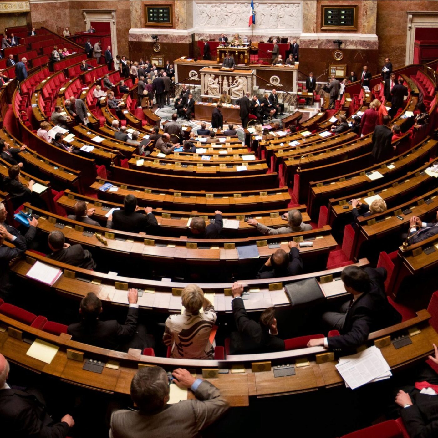Violence verbale et recul de l'esprit de finesse au Parlement episode artwork