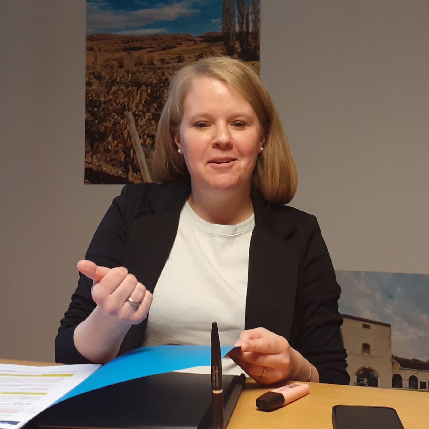 Justine Gruet, membre de la commission d'évaluation de la loi sur le handicap episode artwork