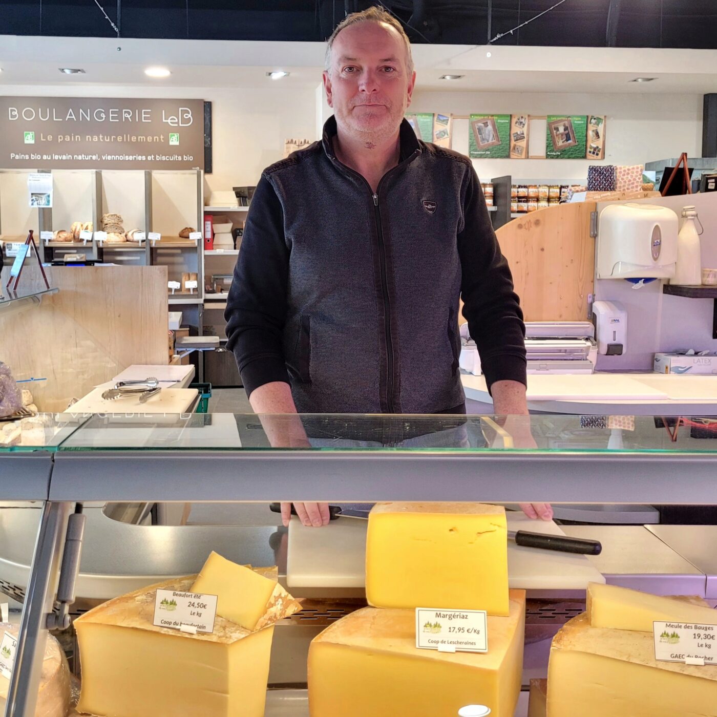 Pays de Savoie : 450 agriculteurs ouvrent leurs magasins episode artwork