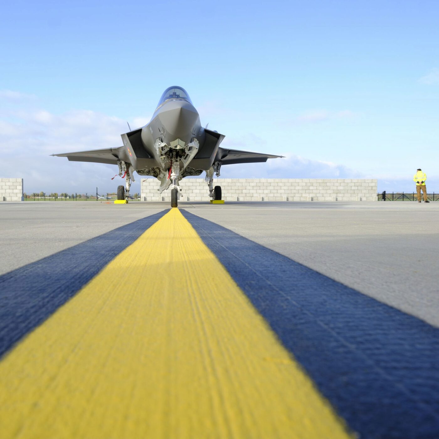 Imaginez le scénario : un pilote européen dans son cockpit, prêt à défendre le Groenland... mais l'avion reste aveugle