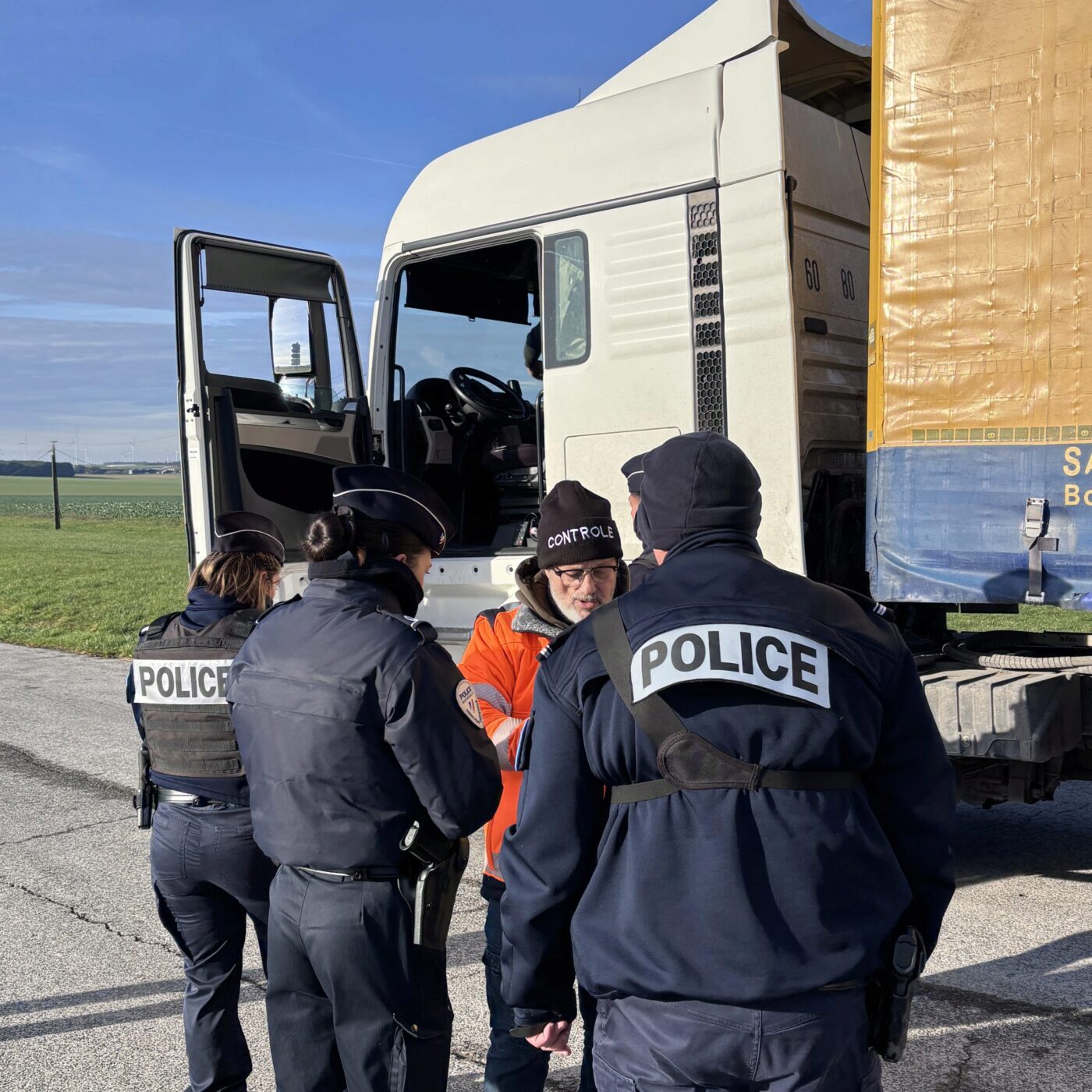 Contrôle massif des poids lourds dans 18 départements de l’Est episode artwork