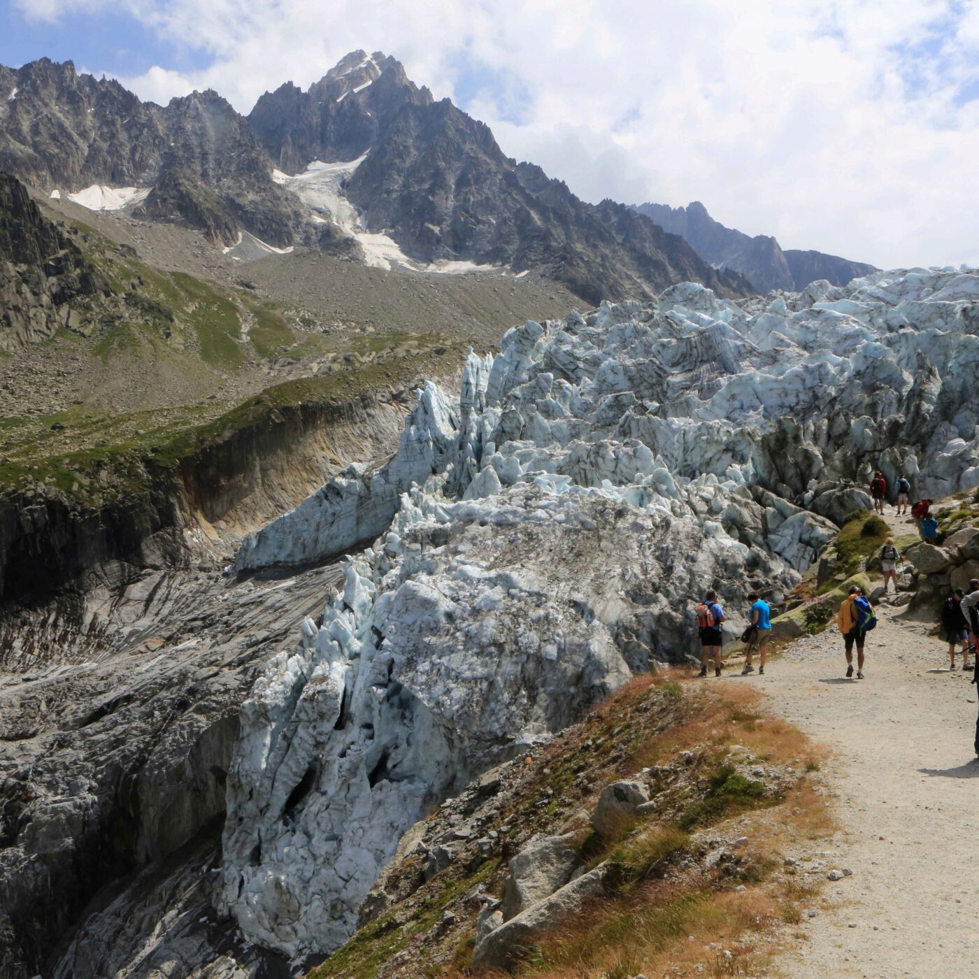 Eté hors-normes : "le scénario catastrophe" pour les glaciers episode artwork