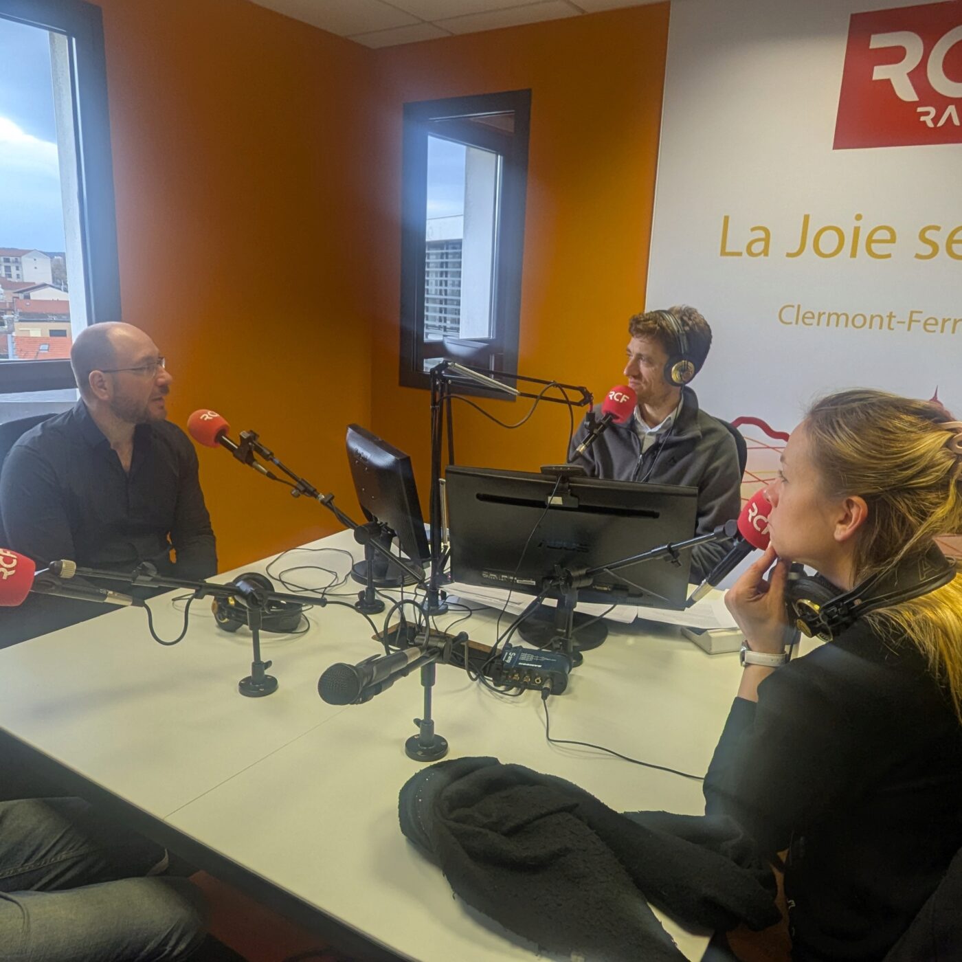 Le café-théâtre Défonce de rire à Clermont lance décembre et fête ses 10 ans episode artwork