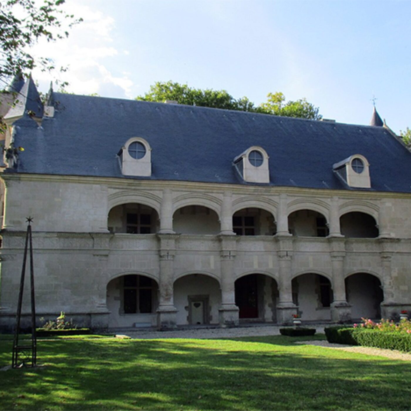 Le château de Dampierre-sur-Boutonne, un château pas comme les autres episode artwork