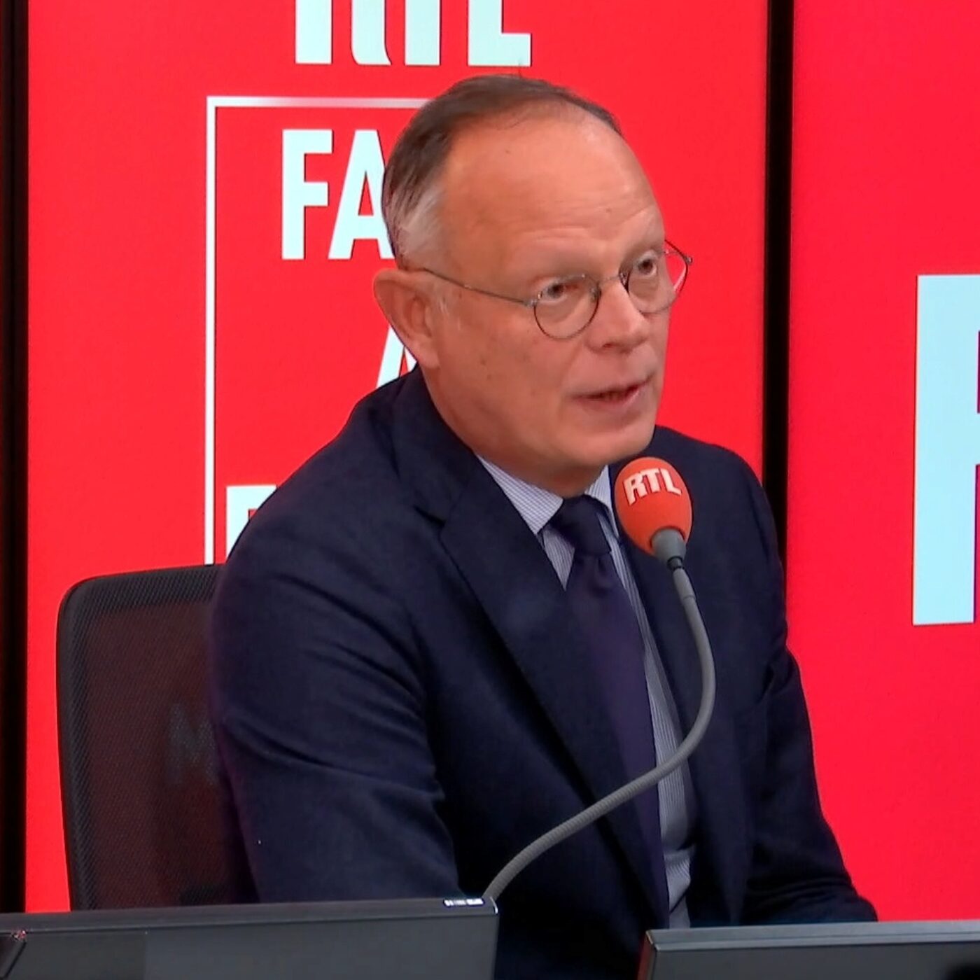 "L'État n'est plus tenu" : sur RTL, Édouard Philippe appelle Emmanuel Macron à organiser une "présidentielle anticipée" après le vote du budget