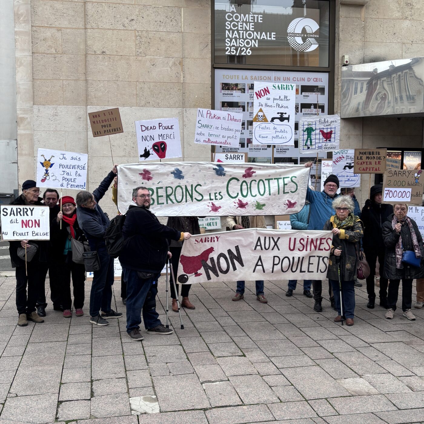 Le collectif contre le poulailler XXL à Sarry réclame plus de transparence episode artwork