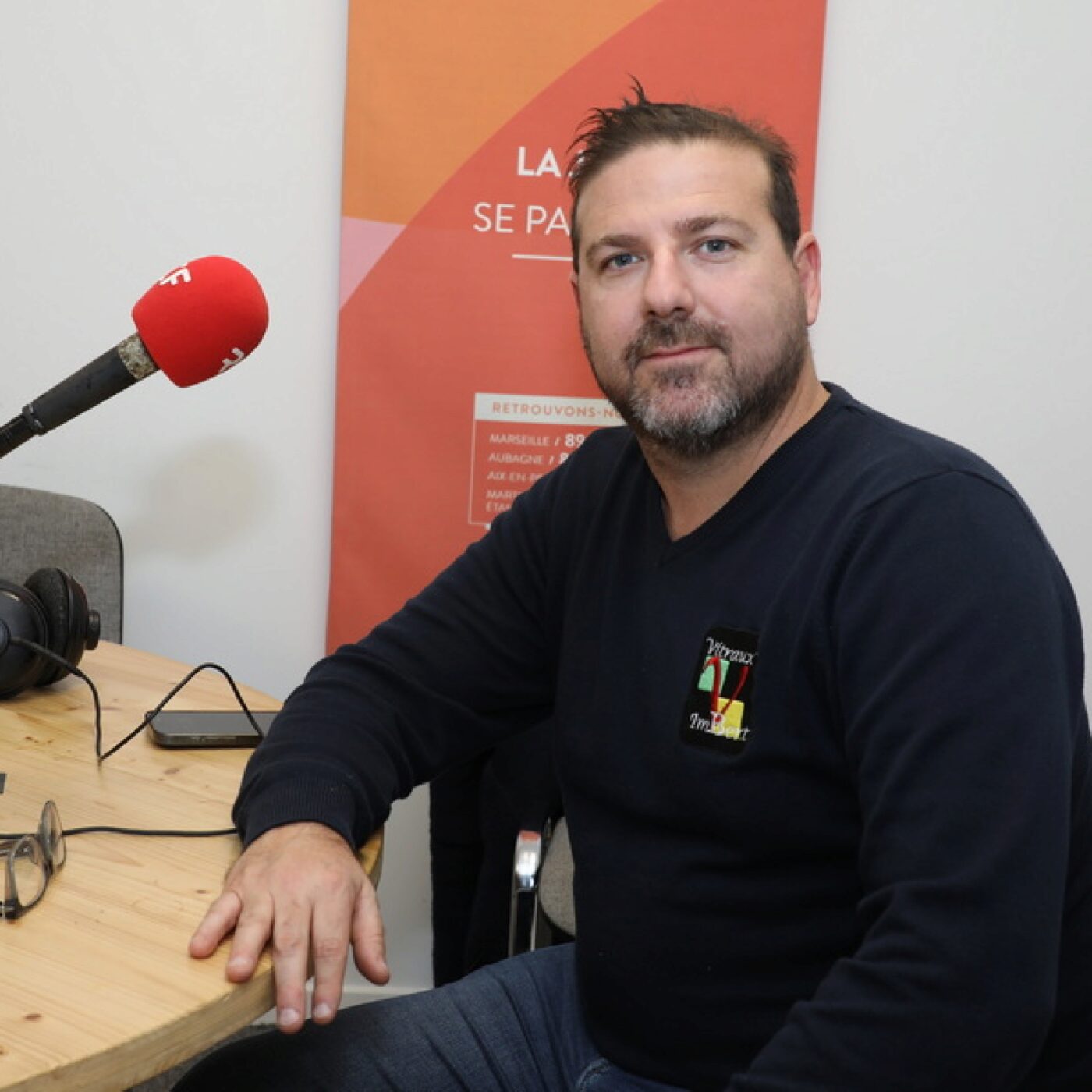 Oleg Imbert, maître-verrier qui a participé à la restauration de Notre Dame episode artwork