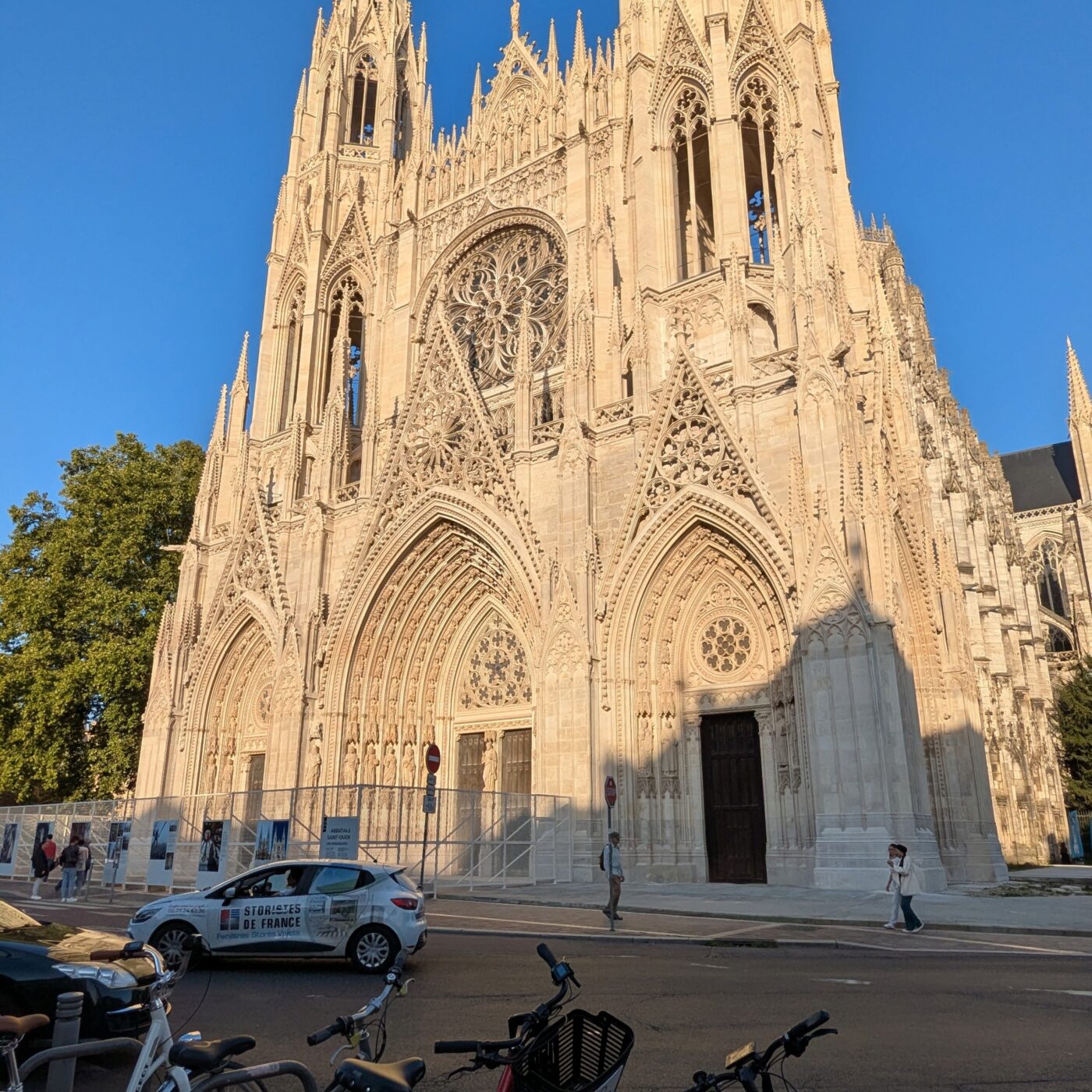 Abbatiale Saint-Ouen : la restauration d'un lieu de culte avant tout episode artwork