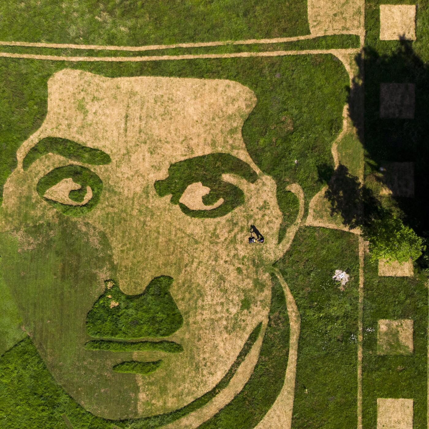La question : Pourquoi un record monde avec la figure de Charlie Chaplin ? episode artwork