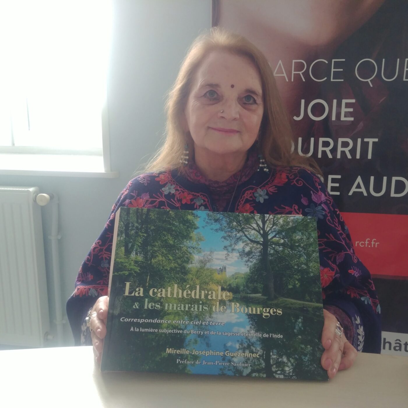 Un livre sur la cathédrale et les marais de Bourges episode artwork