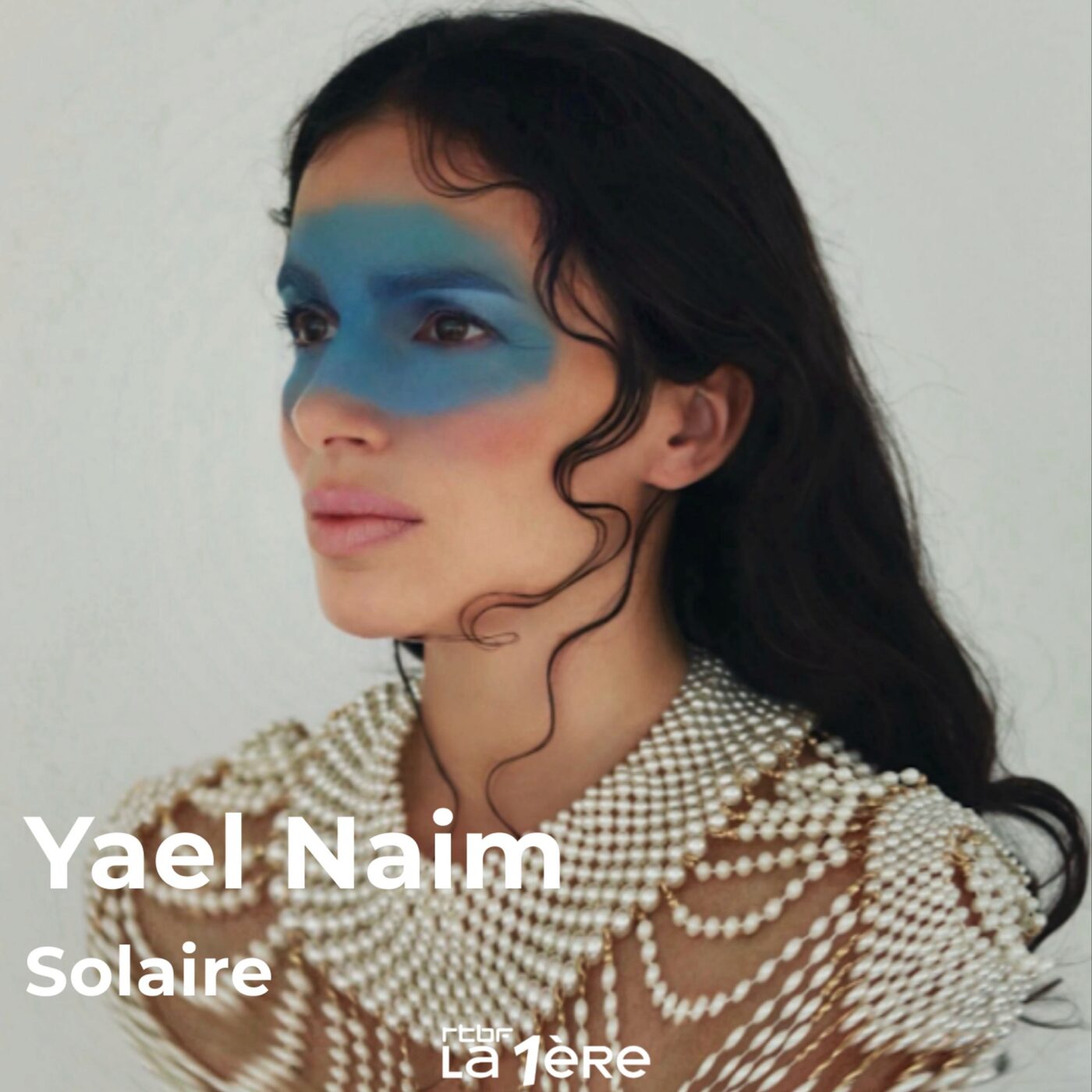 Yael Naim et son nouvel album "Solaire" : Une ode à la libération personnelle et sociale, un voyage intérieur vers la lumière, la réconciliation et la liberté d’être
