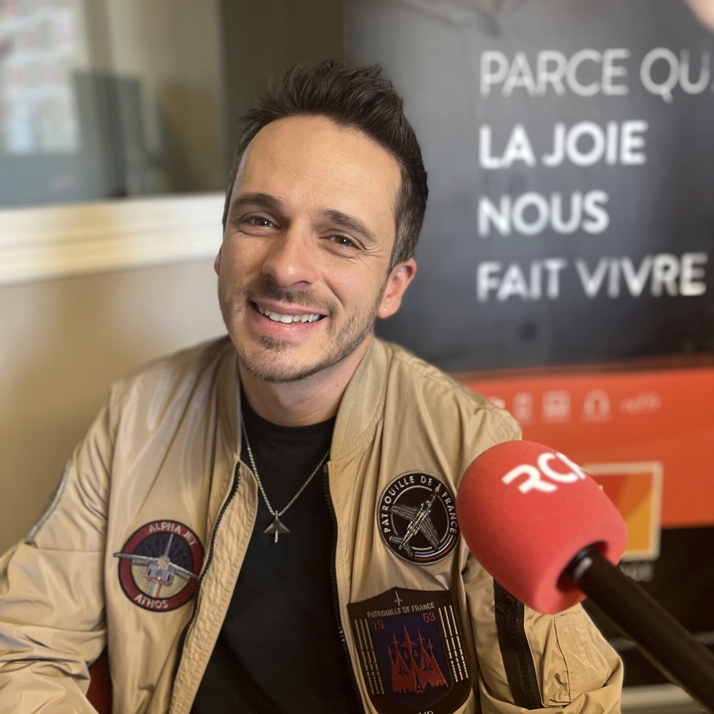 Il fait apparaître un avion en un claquement de doigt ! episode artwork