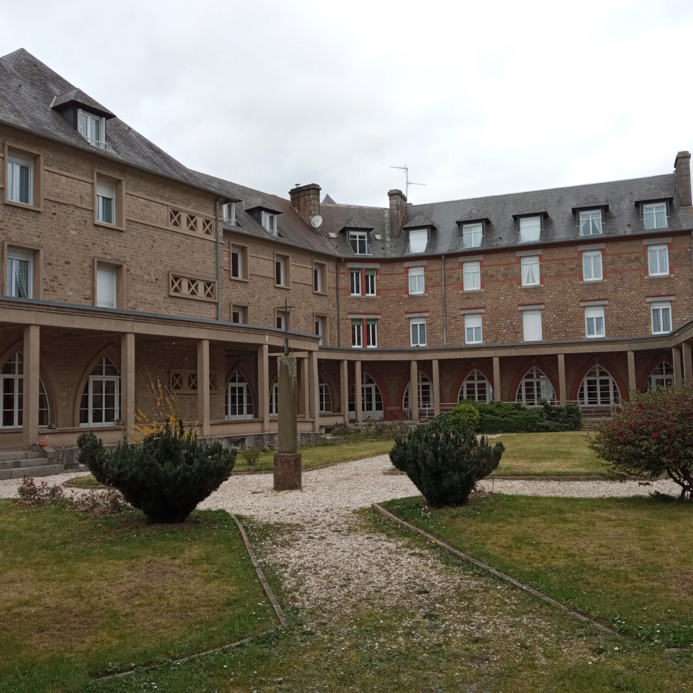 La maison de sœurs aînées du village du Mont Carmel s'ouvre aux laïcs episode artwork