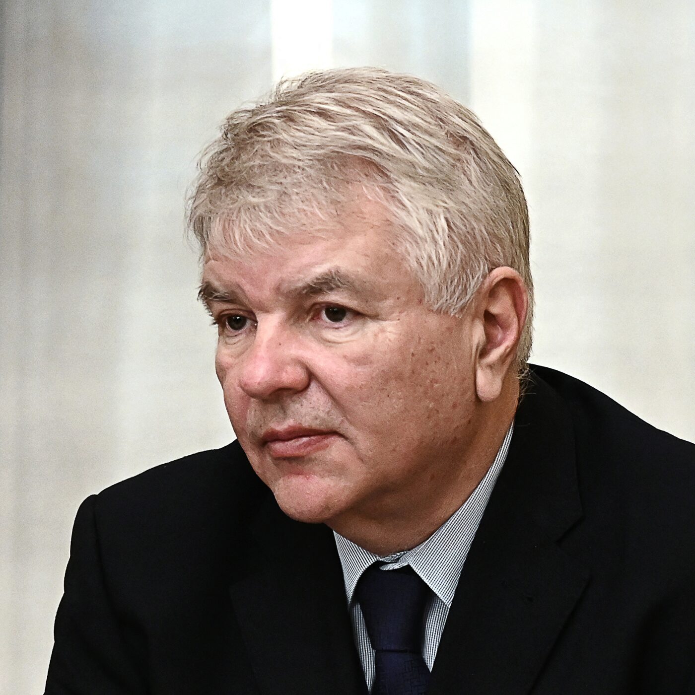 Alexey Meshkov, ambassadeur de Russie en France, est face à Marc-Olivier Fogiel