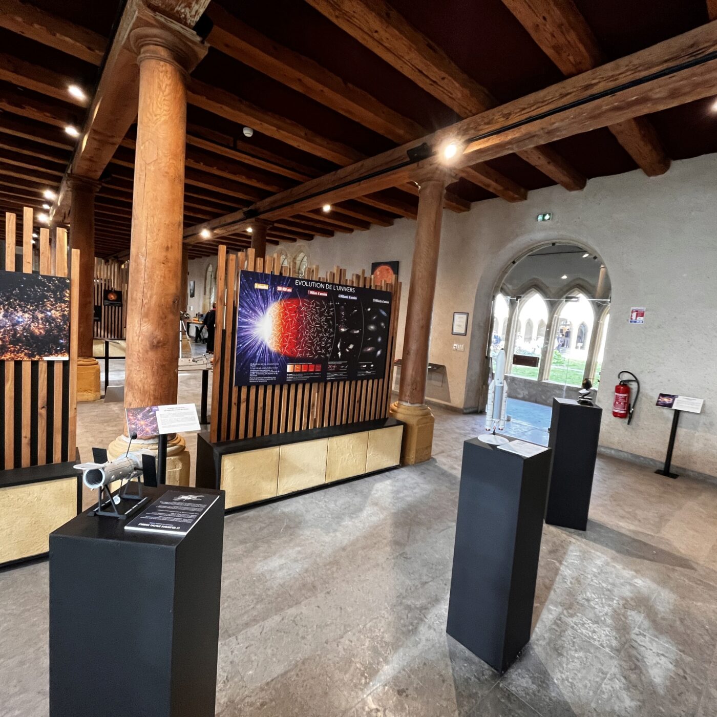 "Du Big Bang à l'Homme" l'exposition à retrouver jusqu'au 22 mai à Metz episode artwork