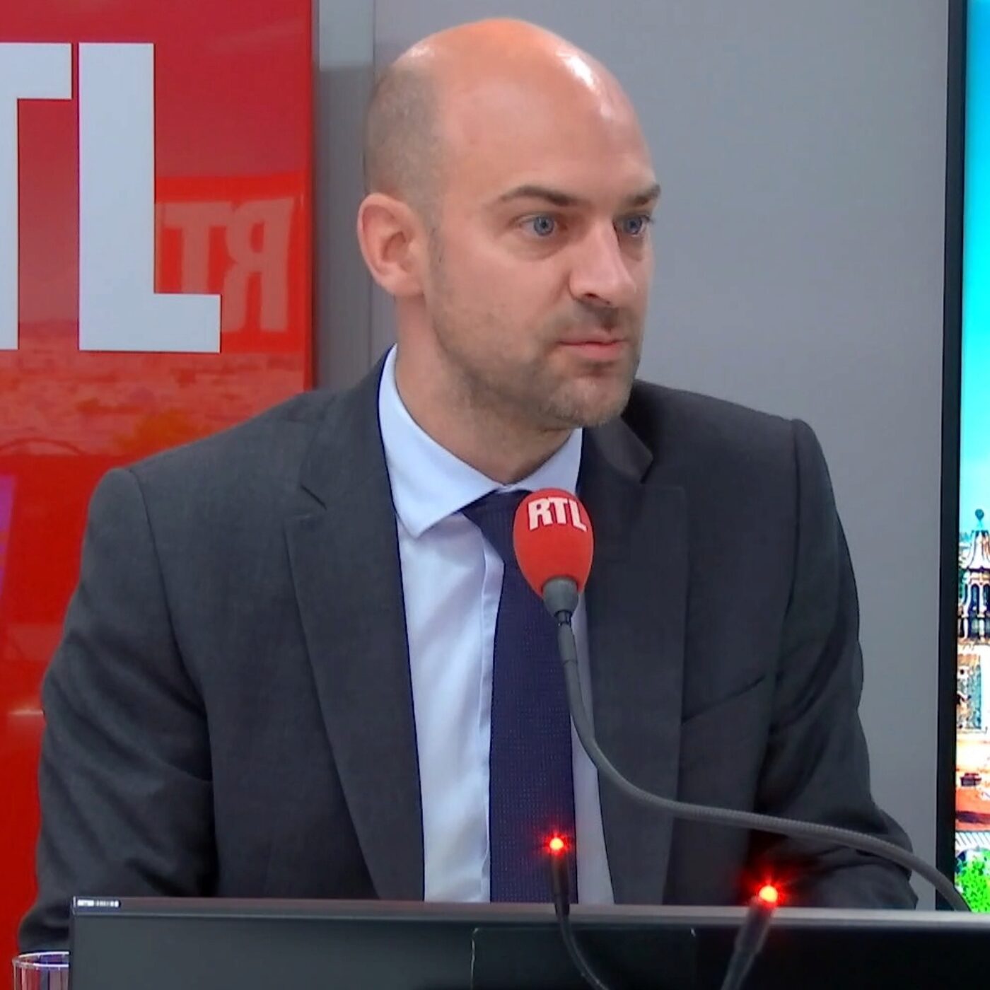 Jean-Noël Barrot : "Nous allons obtenir la libération définitive" de Cécile Kohler et Jacques Paris