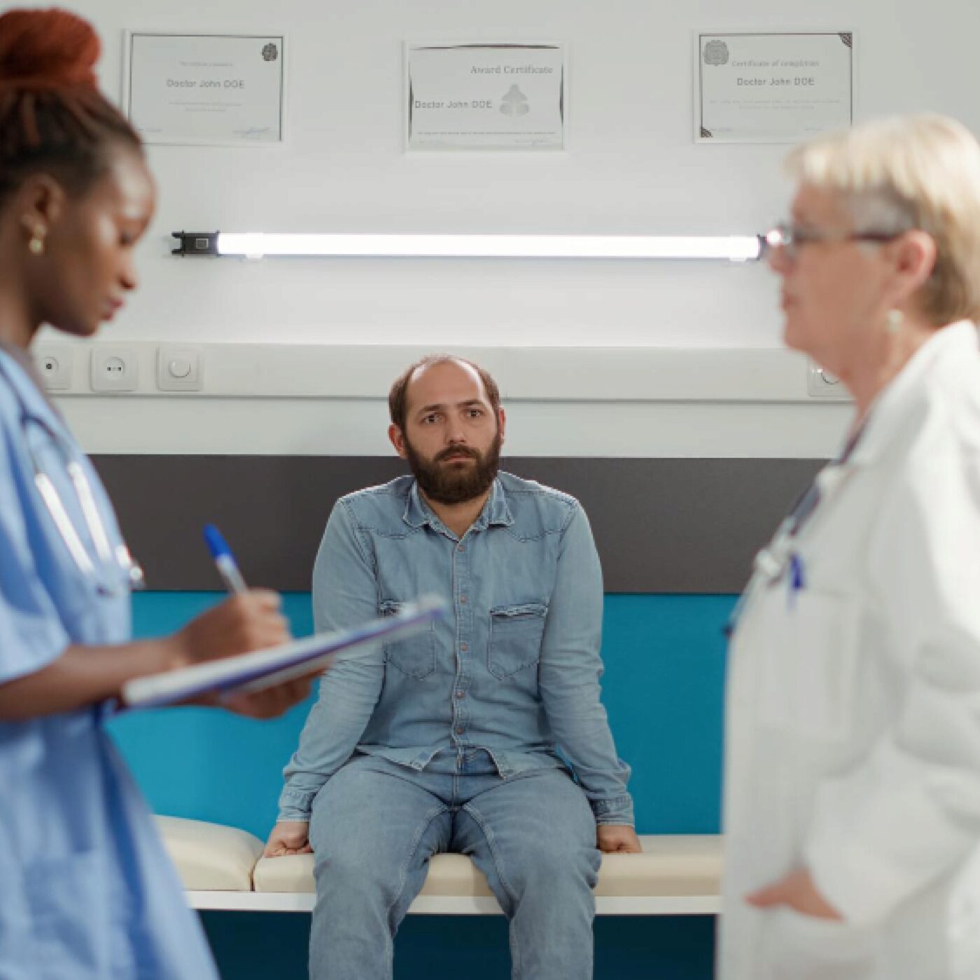 L'hôpital de Tours supprime des postes d'aumôniers episode artwork
