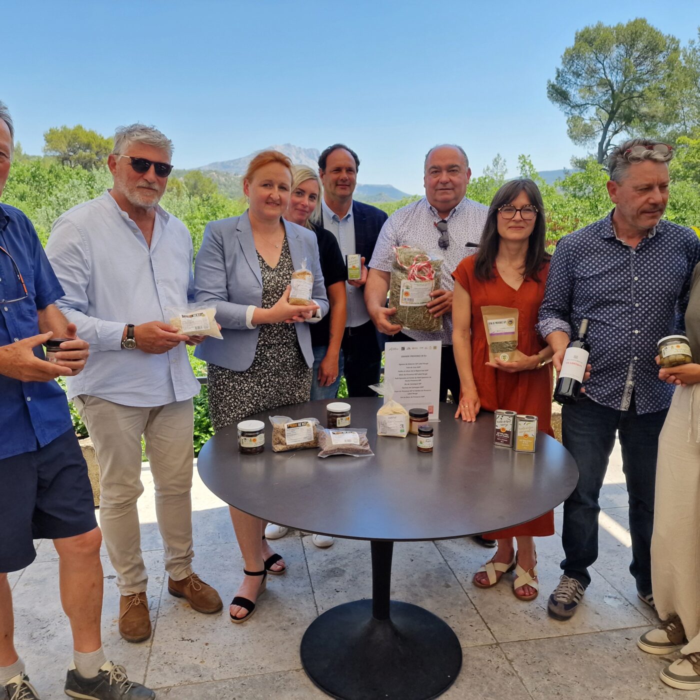 Thym, miel, huile d'olive : des agriculteurs de Provence promeuvent les labels episode artwork