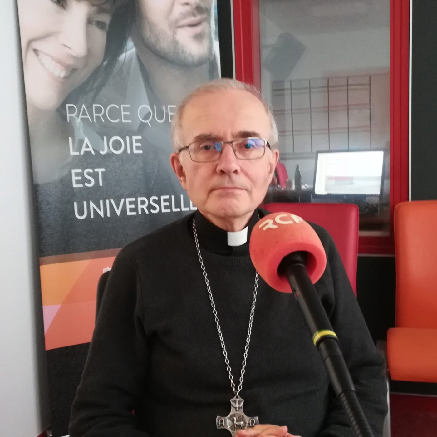 Le curé de Vendôme suspendu de ses fonctions par l'évêque episode artwork
