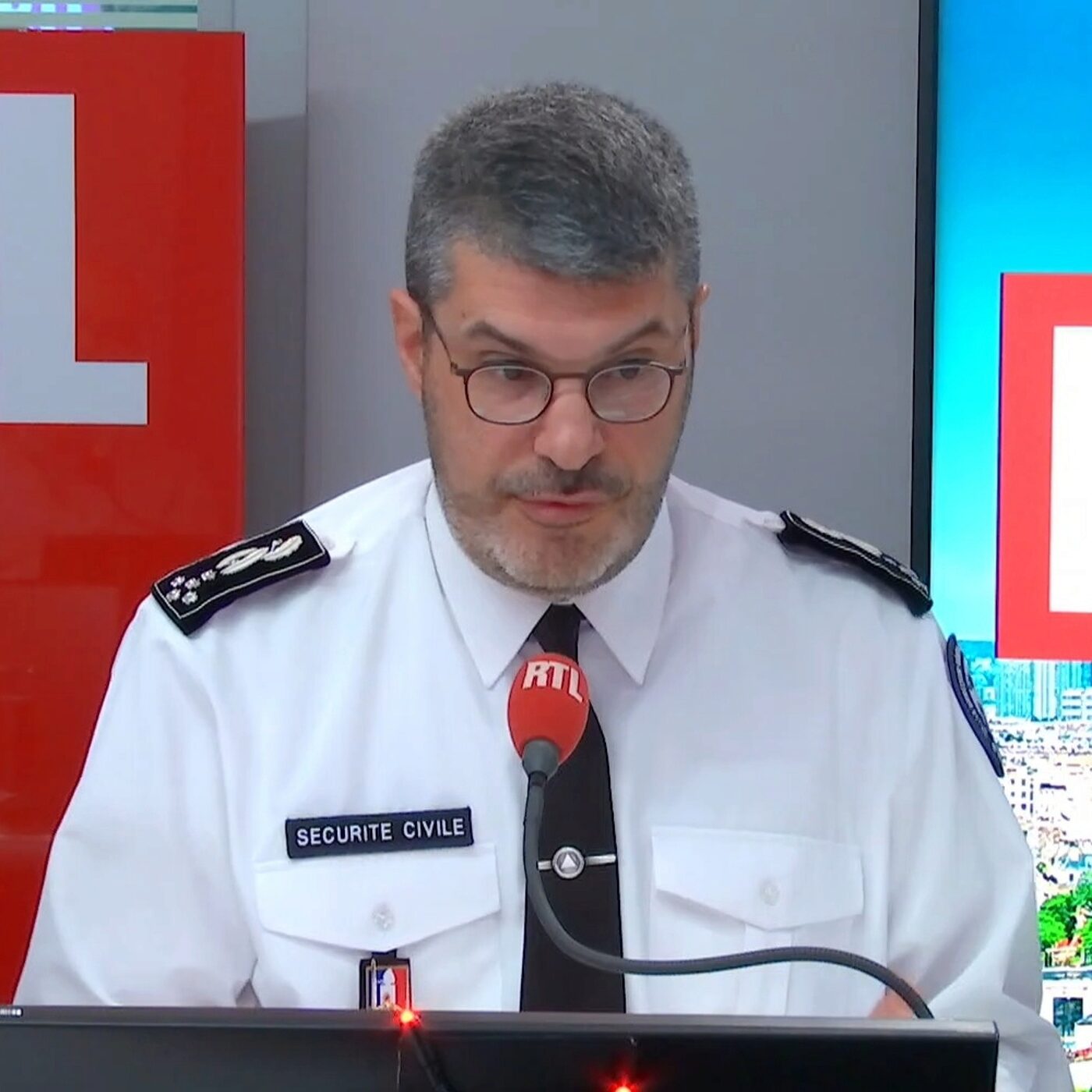 "La responsabilité individuelle est essentielle" : face à la neige, "tout ne peut pas dépendre de l'action des services publics" selon le DG de la Sécurité civile sur RTL episode artwork