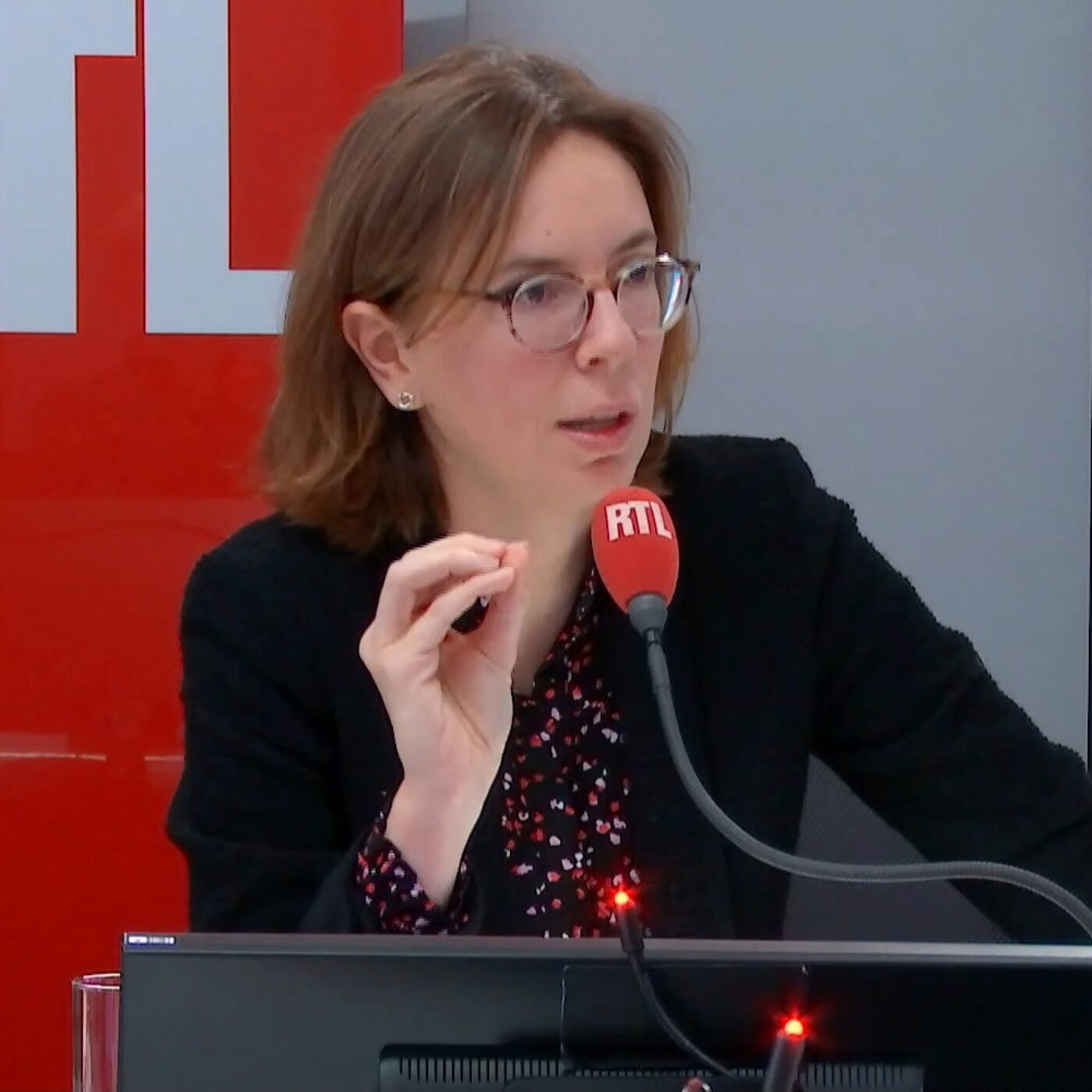 "Je n'exclus rien qui puisse donner un budget à la France" : sur RTL, Amélie de Montchalin ne ferme pas la porte au 49.3 pour le budget