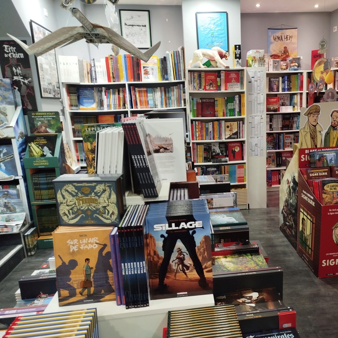 À Librairix, plein d'idées de bande-dessinées à offrir pour Noël ! episode artwork