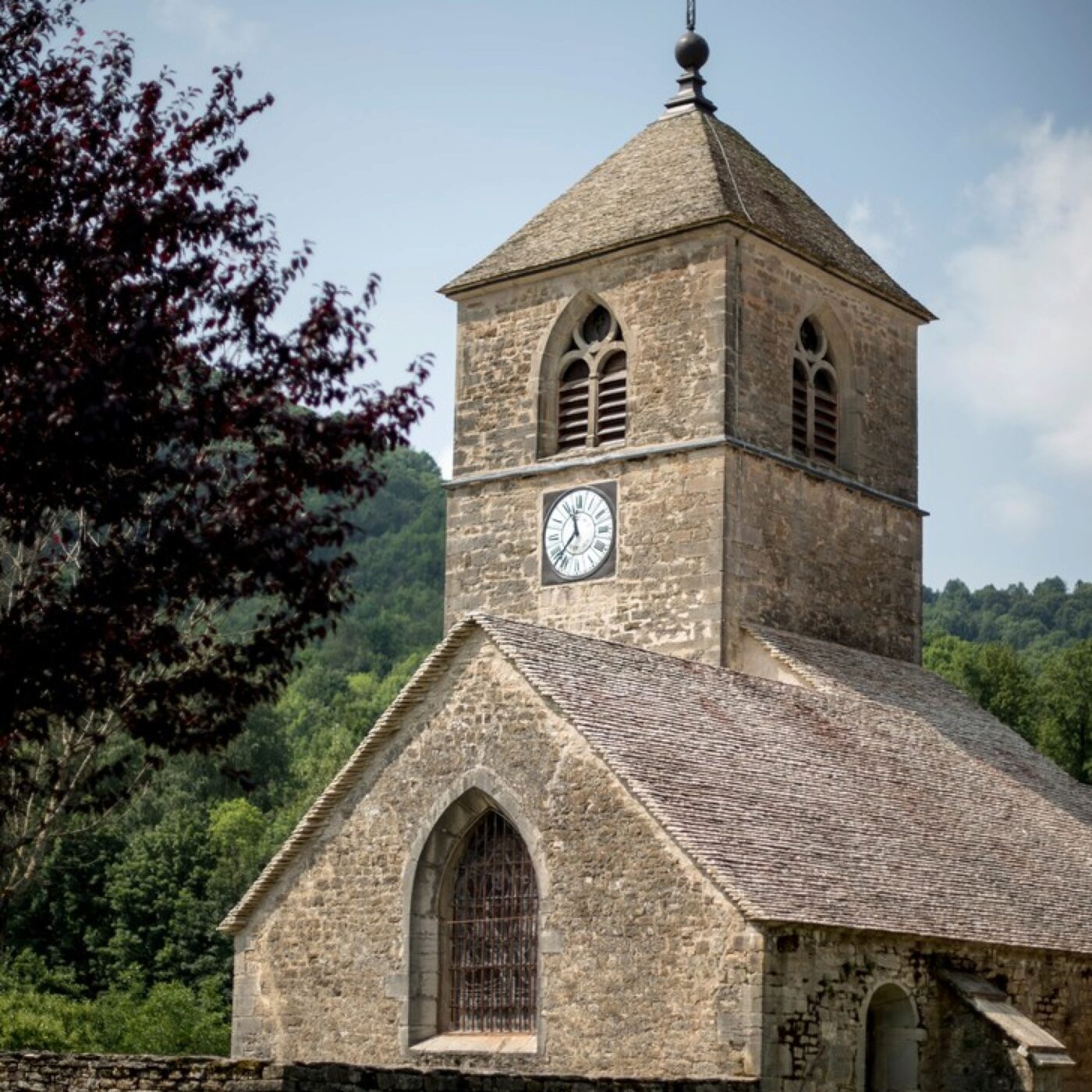Dans le Jura, à la découverte des trésors cachés de l’église de Revigny episode artwork