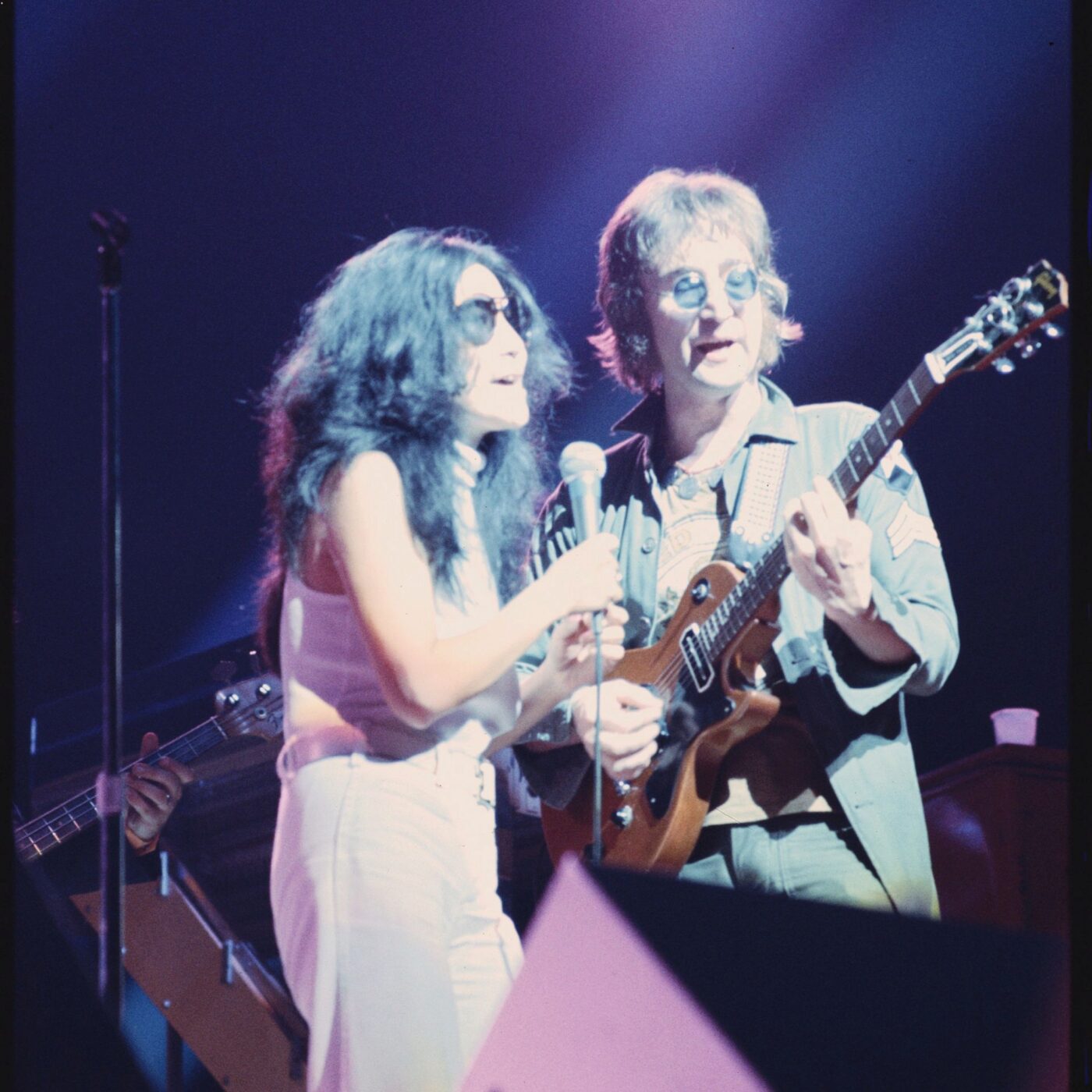 Le Plastic Ono Band, c’est avant tout l’histoire de John Lennon et Yoko Ono, un John plus sombre qu'il n'y parait...