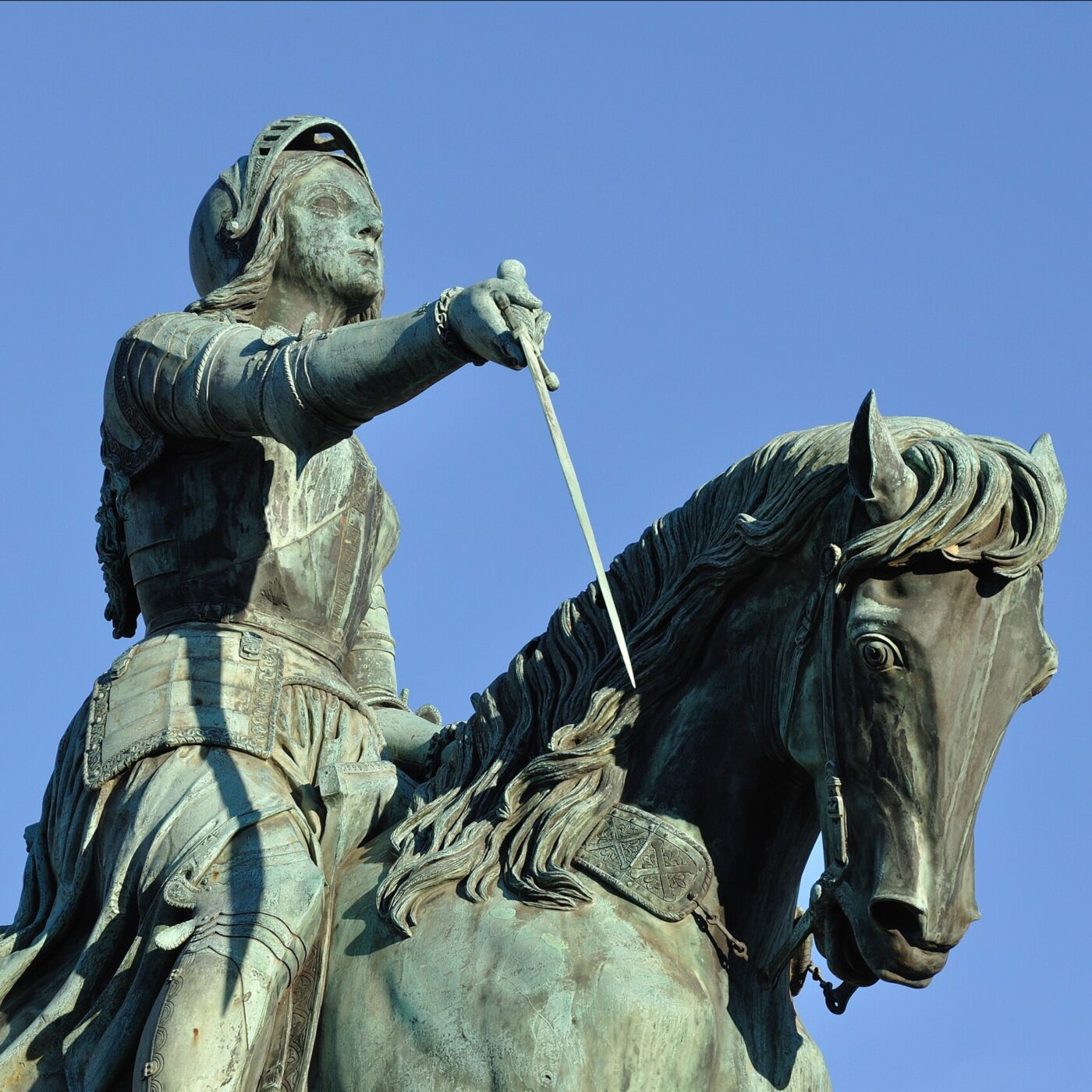 « C'est la cinquième roue du carrosse » : le collectif pour une cité Jeanne d'Arc à Orléans relance son appel episode artwork