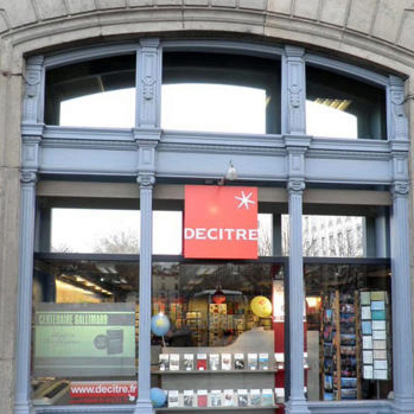 « N'enterrons pas le modèle » : malgré la fermeture de Decitre, les librairies résilientes episode artwork