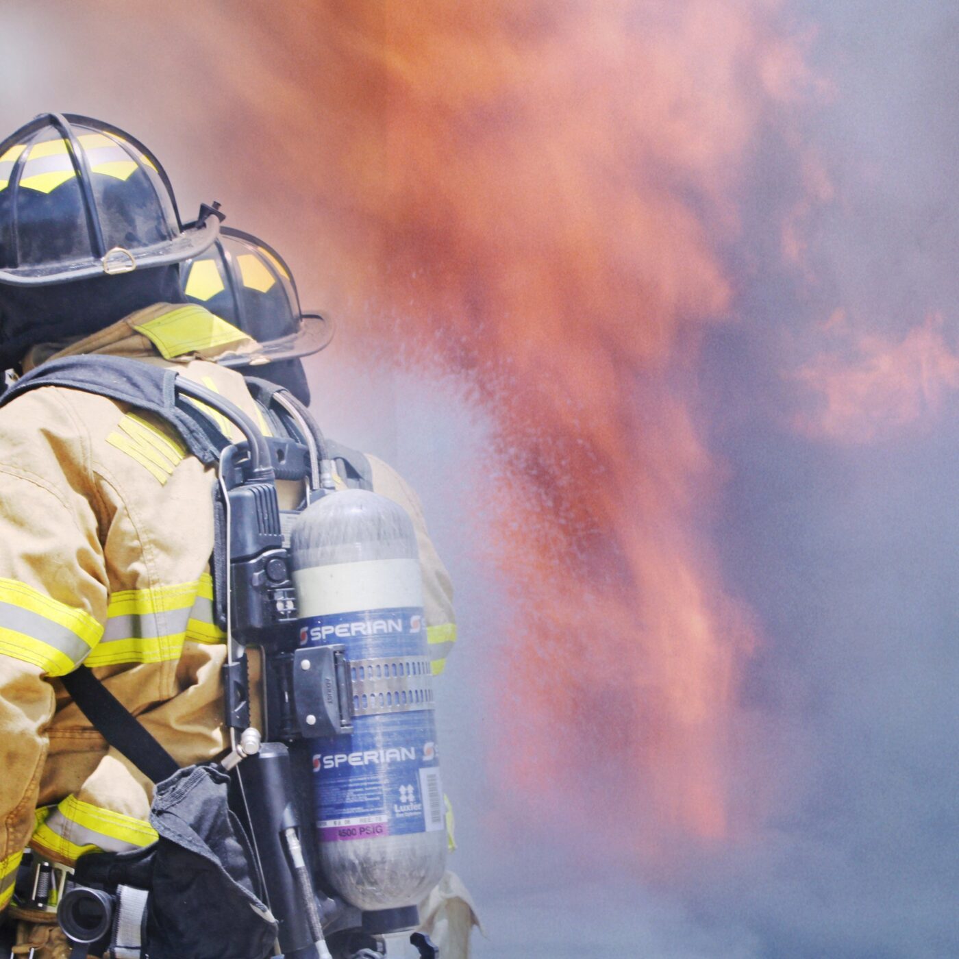 Face aux flammes, le soutien des aumôniers auprès des sapeurs-pompiers episode artwork