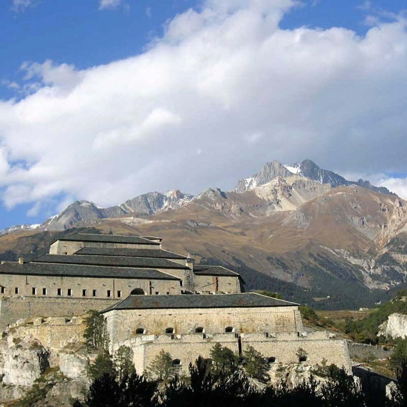 En Maurienne, les petites mains prennent soin du Fort Victor Emmanuel episode artwork