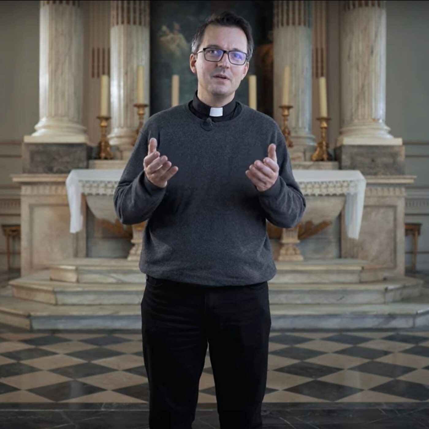 Rennes : une série de vidéos pour mieux comprendre les rituels de la messe episode artwork