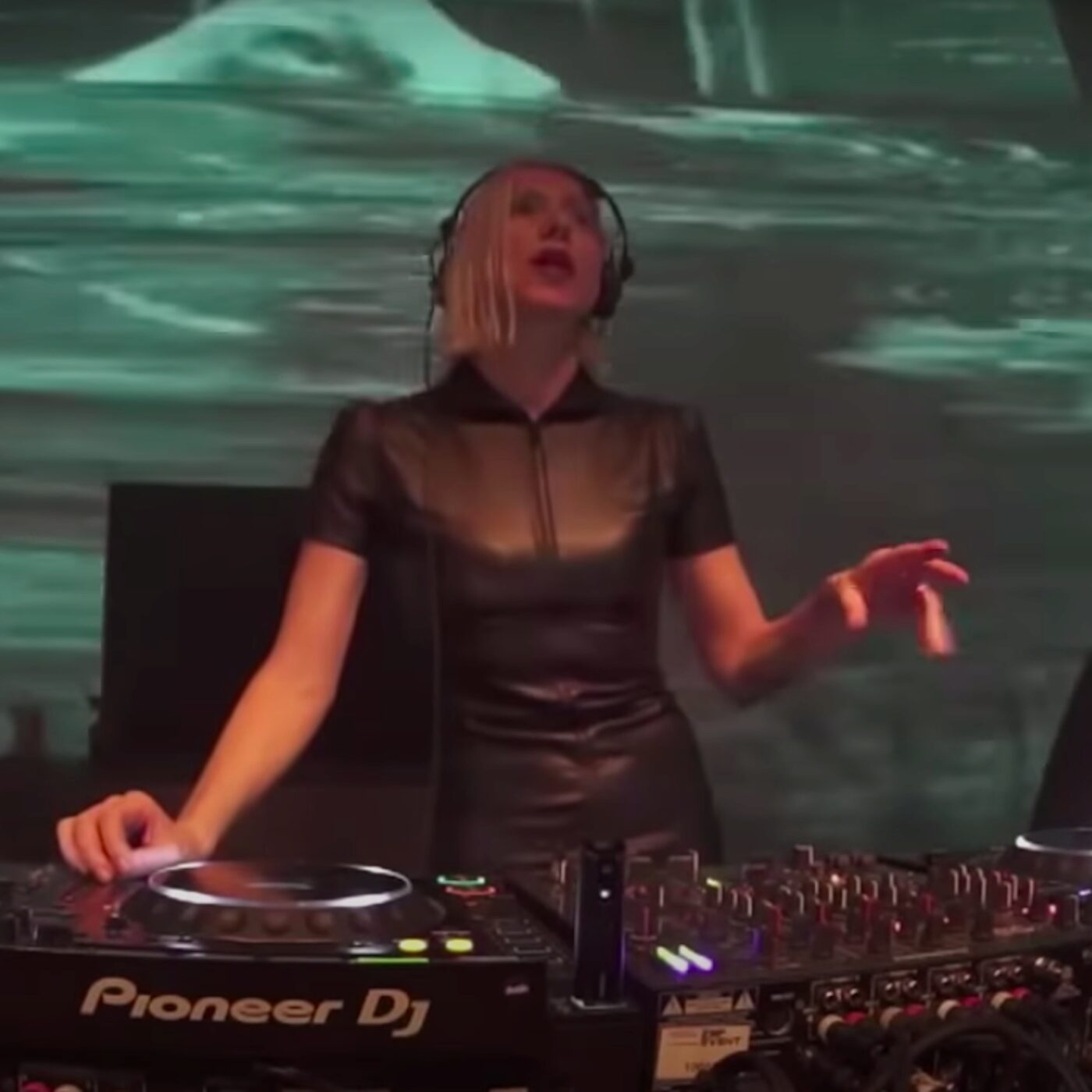 Les clubs vides parisiens vont de nouveau accueillir des DJs Les clubs vides parisiens vont de nouveau accueillir des DJs