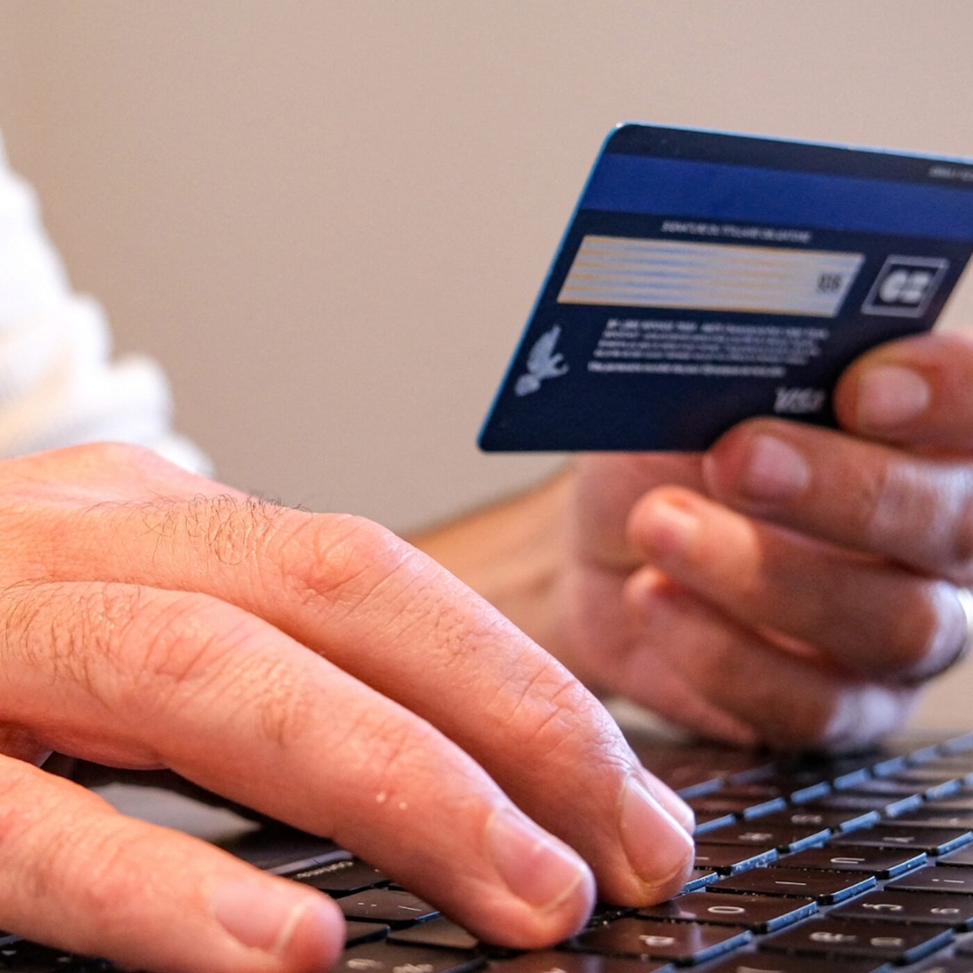 Fuite massive de données d'1,2 million de comptes bancaires : ce que vous risquez si vous êtes concernés