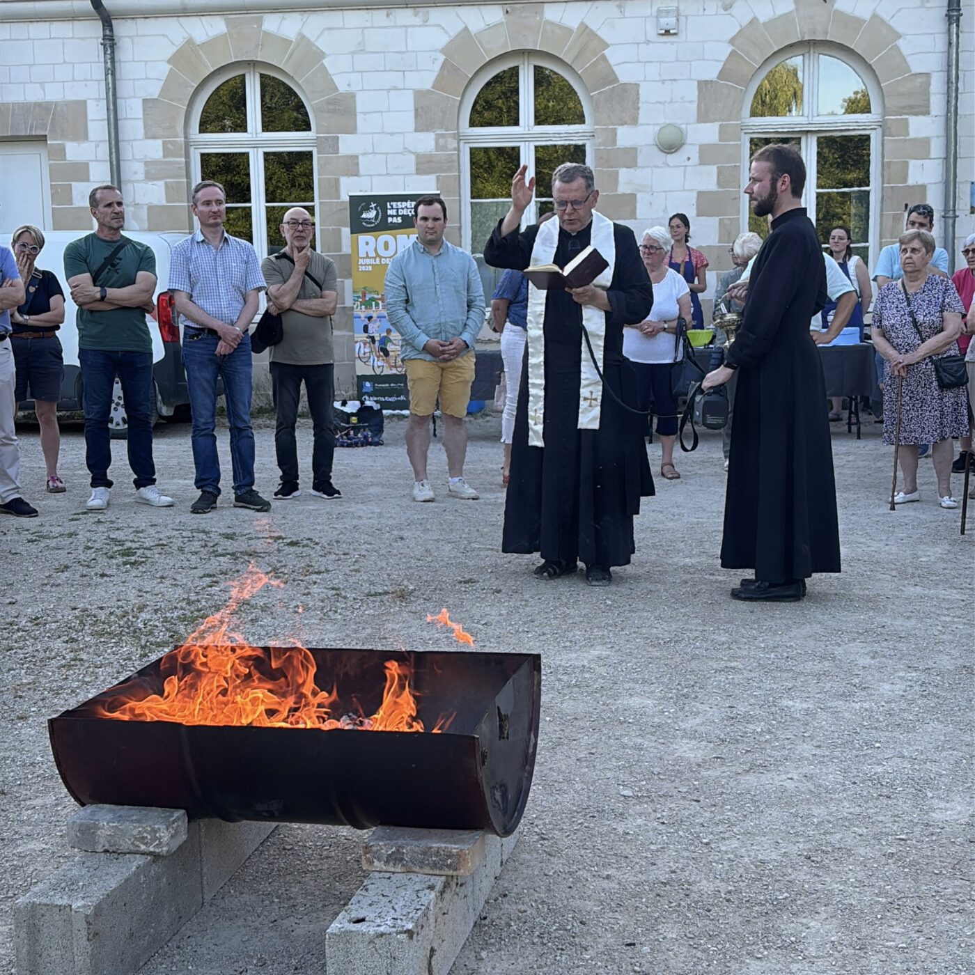 Feu de la Saint-Jean : 60 paroissiens réunis à Coolus episode artwork