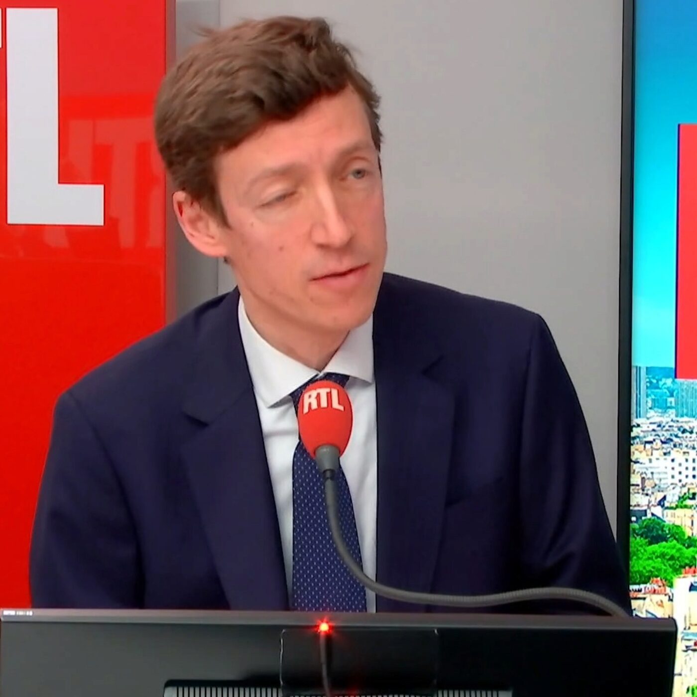 Professeure poignardée à Sanary-sur-Mer : le ministre de l'Éducation Édouard Geffray indique sur RTL que son état de santé "s'améliore un petit peu" Professeure poignardée à Sanary-sur-Mer : le ministre de l'Éducation Édouard Geffray indique sur RTL que son état de santé "s'améliore un petit peu"