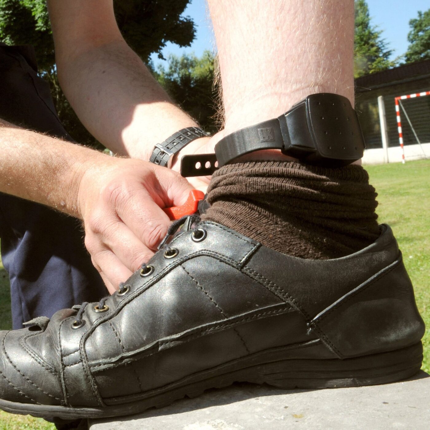 Le bracelet électronique pour lutter contre la surpopulation carcérale : comment fonctionne ce système ?