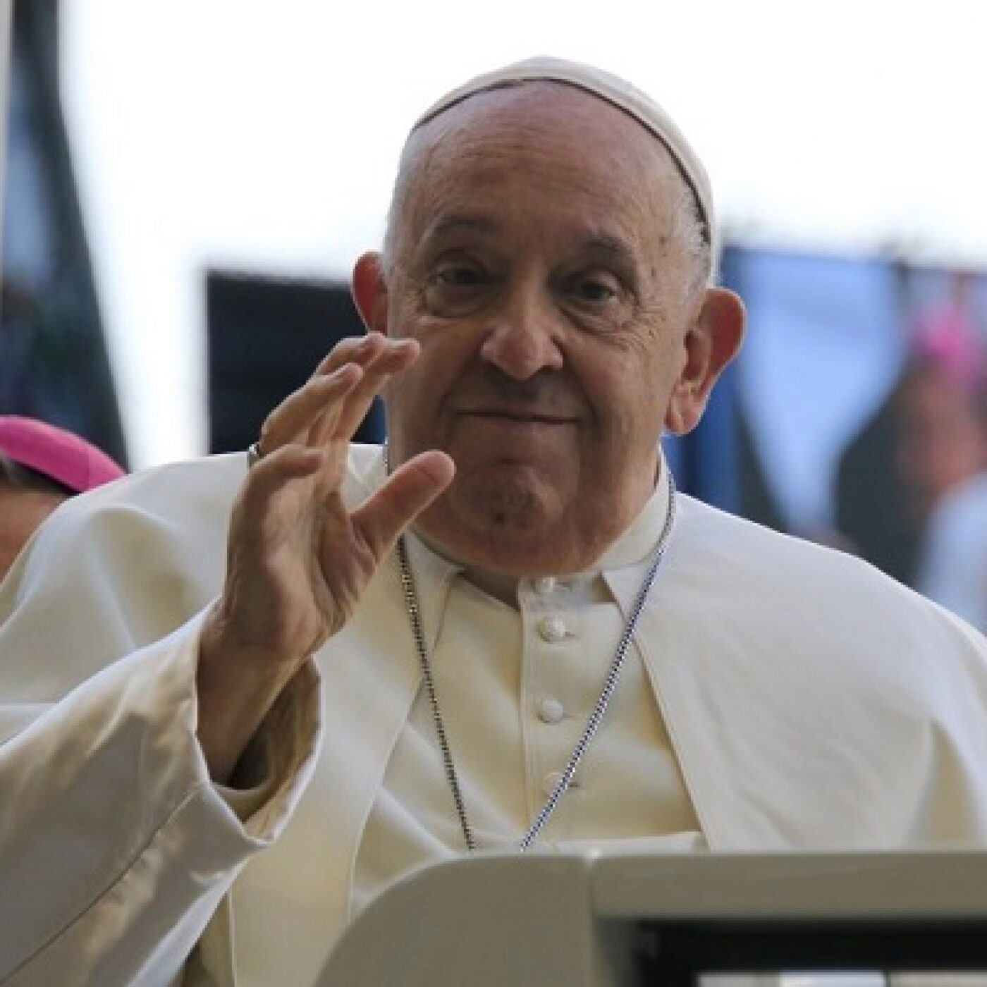 Le maire de Bouin est arrivé à Rome pour les obsèques du Pape François episode artwork