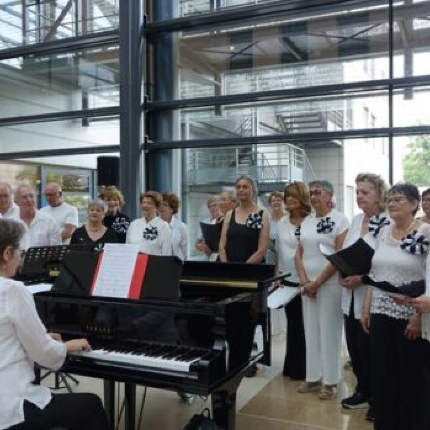 Une fête de la fraternité à l'hôpital de Mercy episode artwork