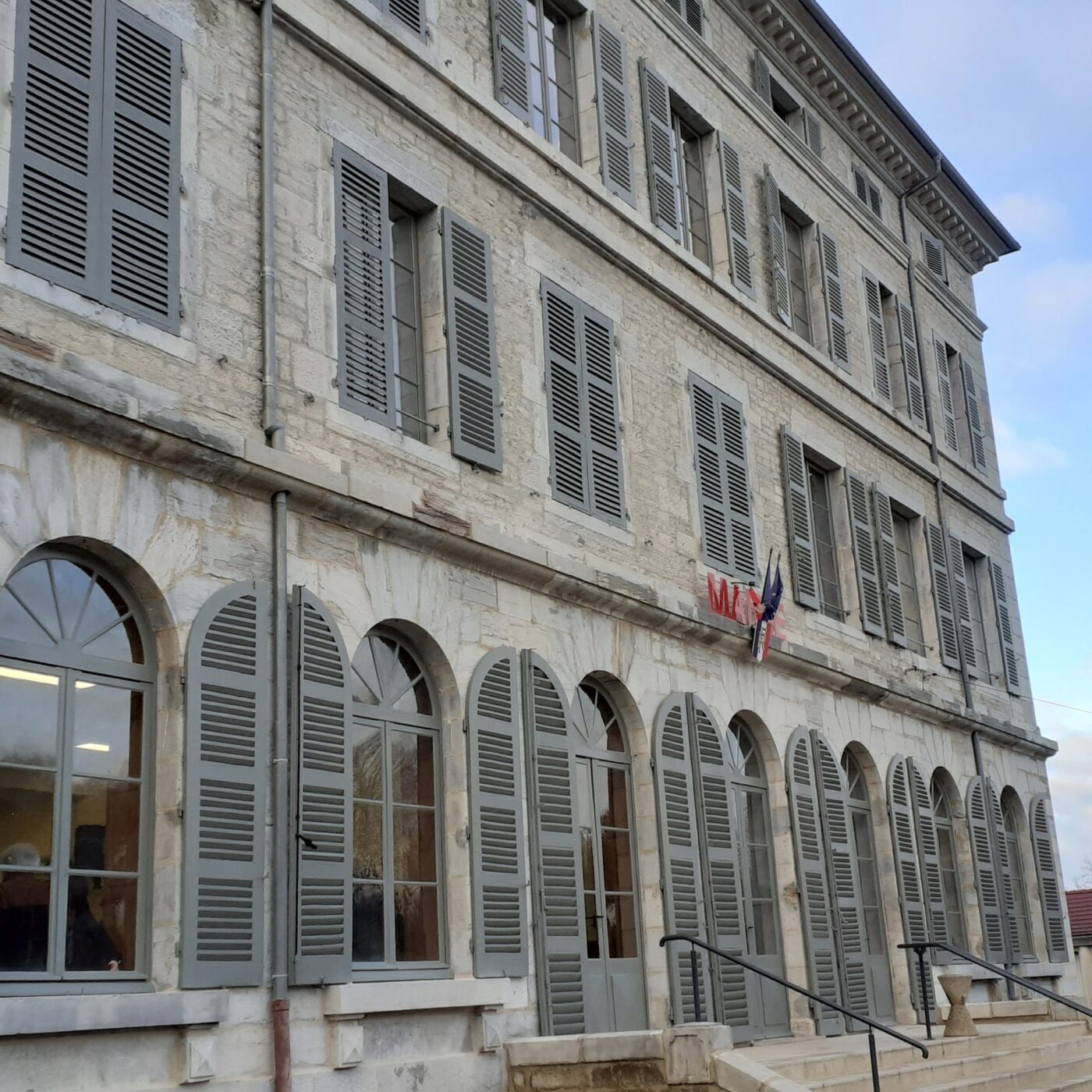 Le chantier de rénovation de la mairie de Fraisans est terminé episode artwork