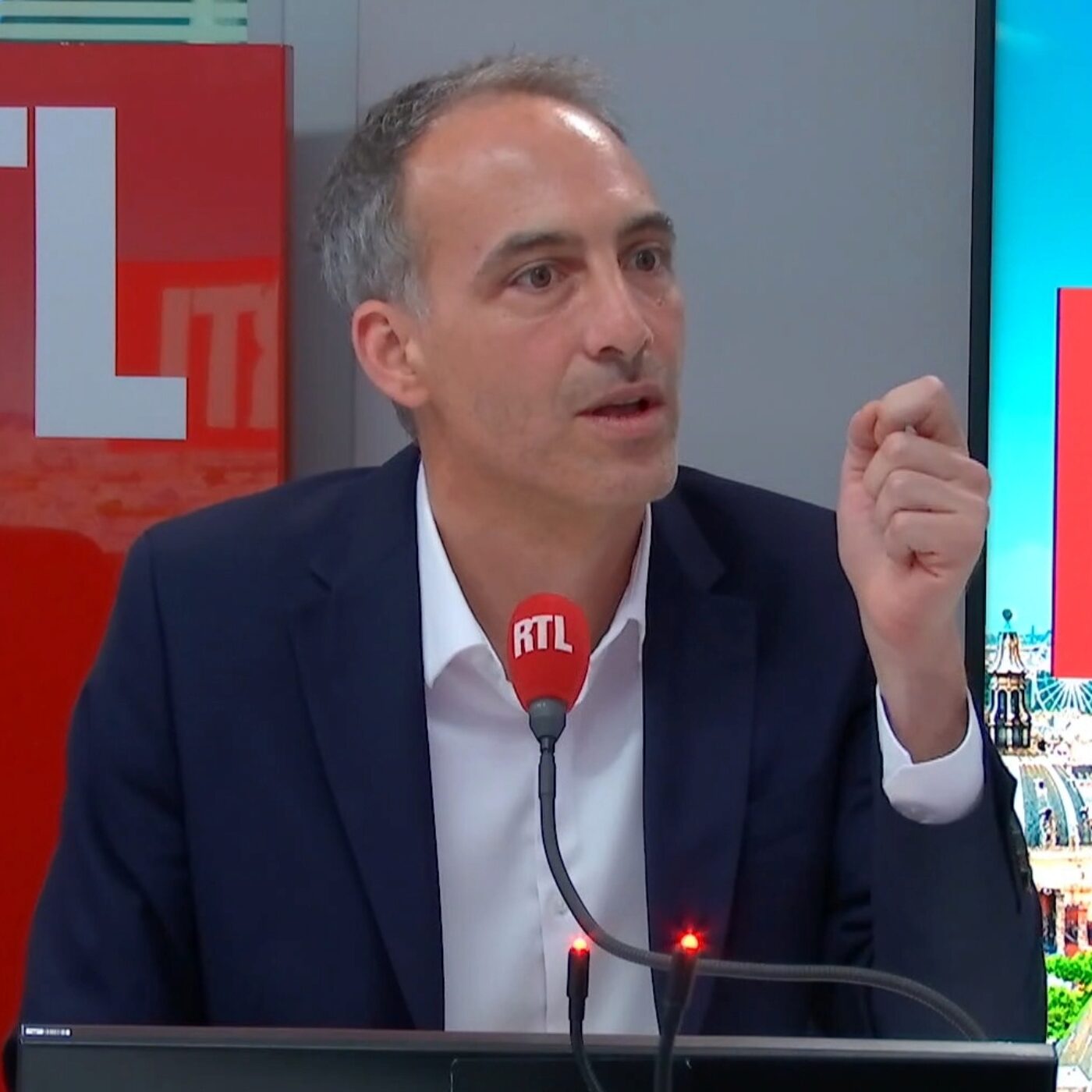 Raphaël Glucksmann dit vouloir continuer sa lutte pour que "la France ne bascule pas dans le camp de Trump ou Poutine"