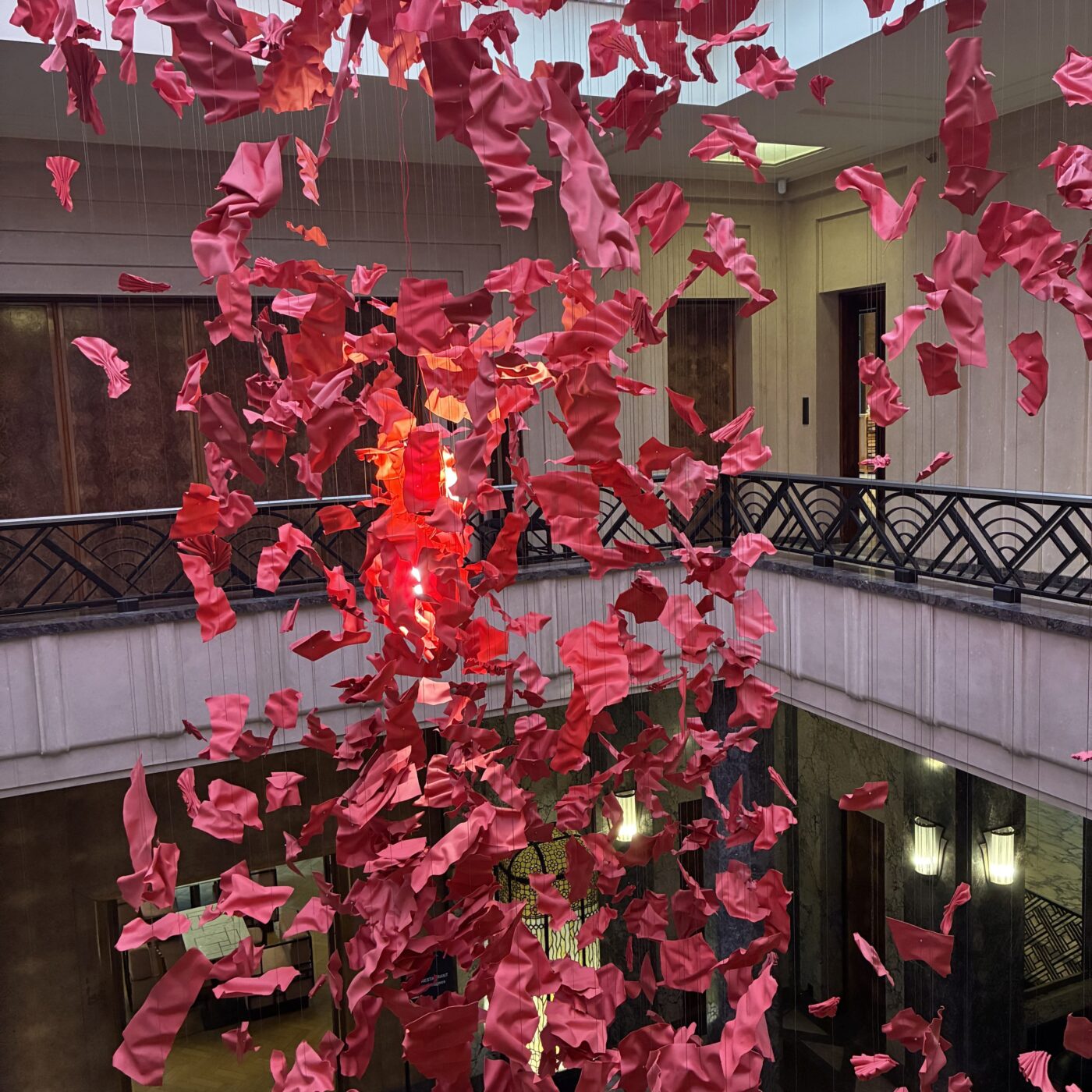Exposition "fire" à la villa Empain episode artwork
