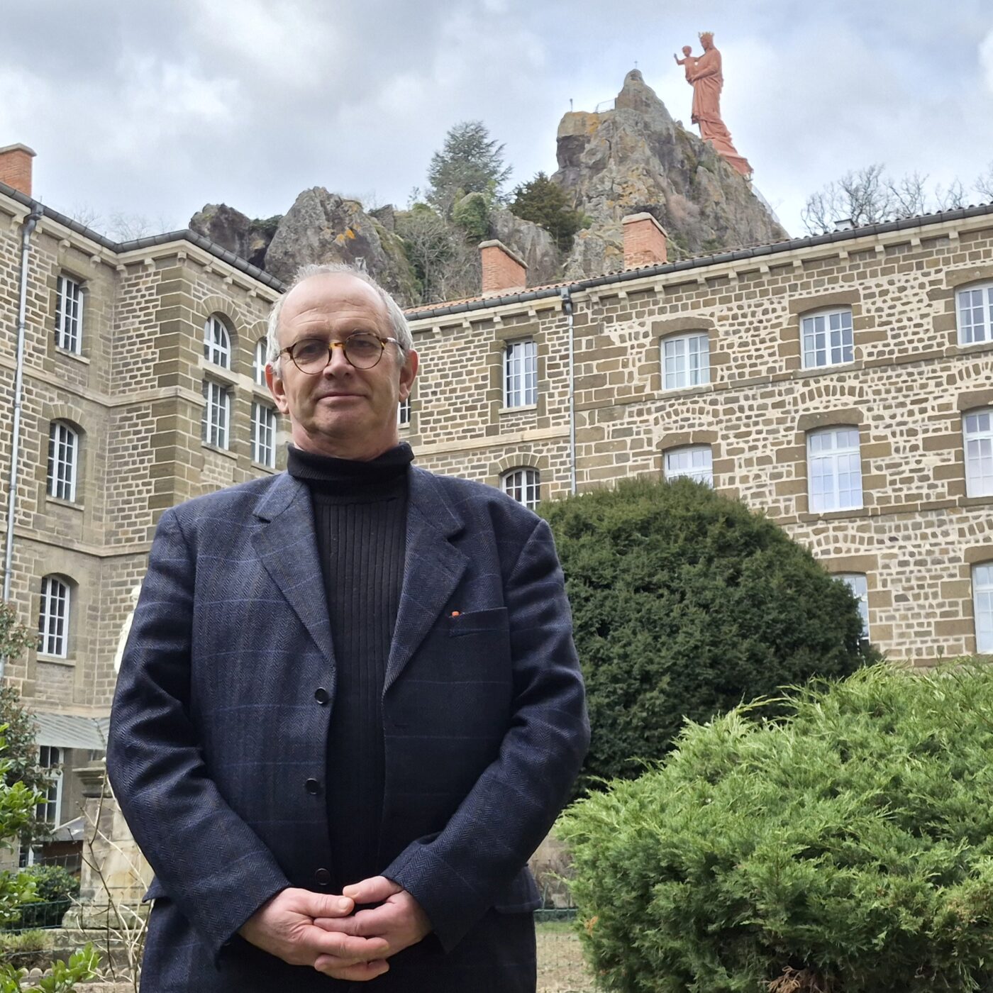 Henri Deroitte : les transformations de l'Église en discussion en Auvergne episode artwork