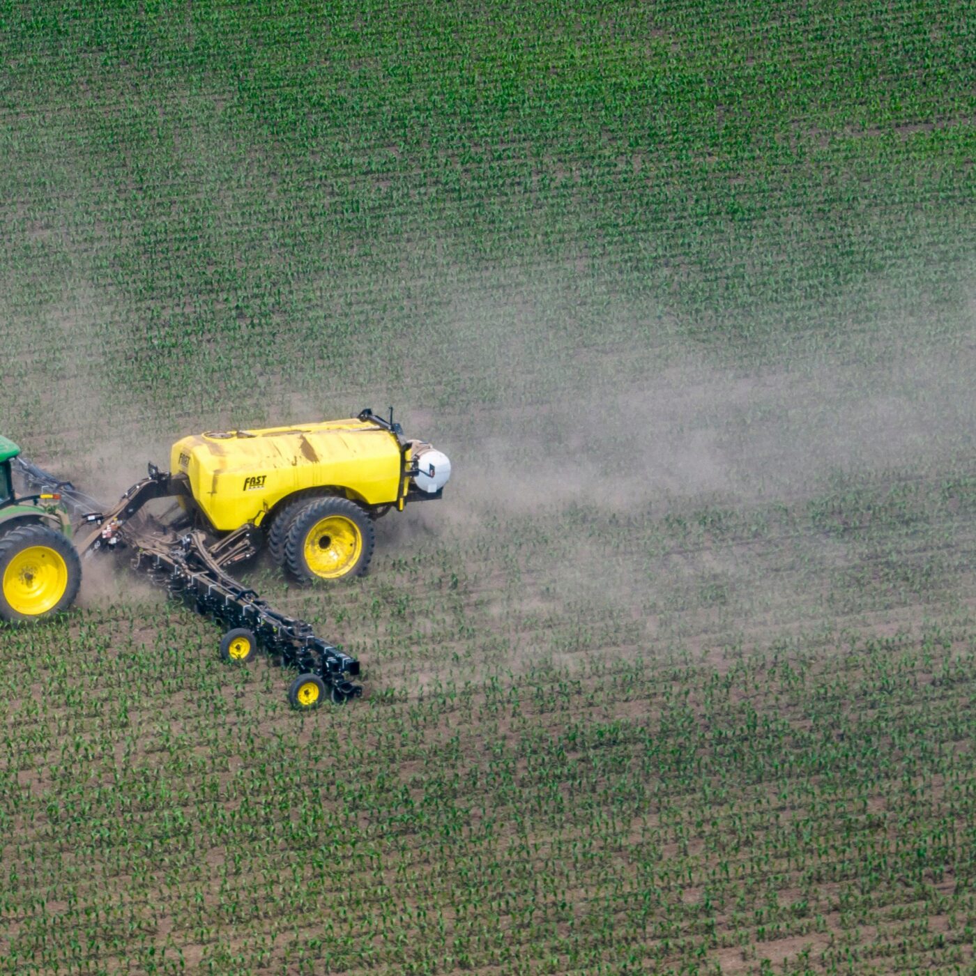 Pesticides : des femmes d'agriculteurs créent un collectif de soutien episode artwork